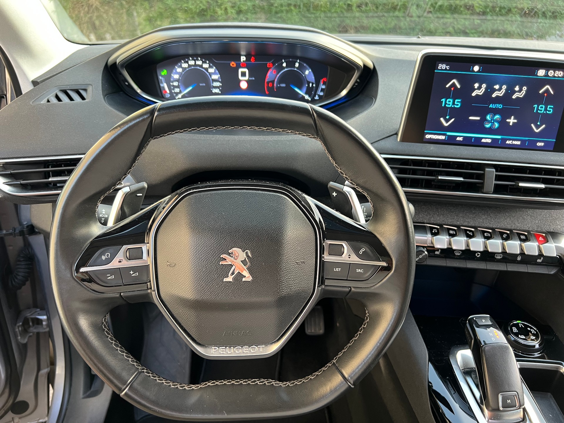 PEUGEOT 5008 1.6 BlueHDi Allure ETA-image-12