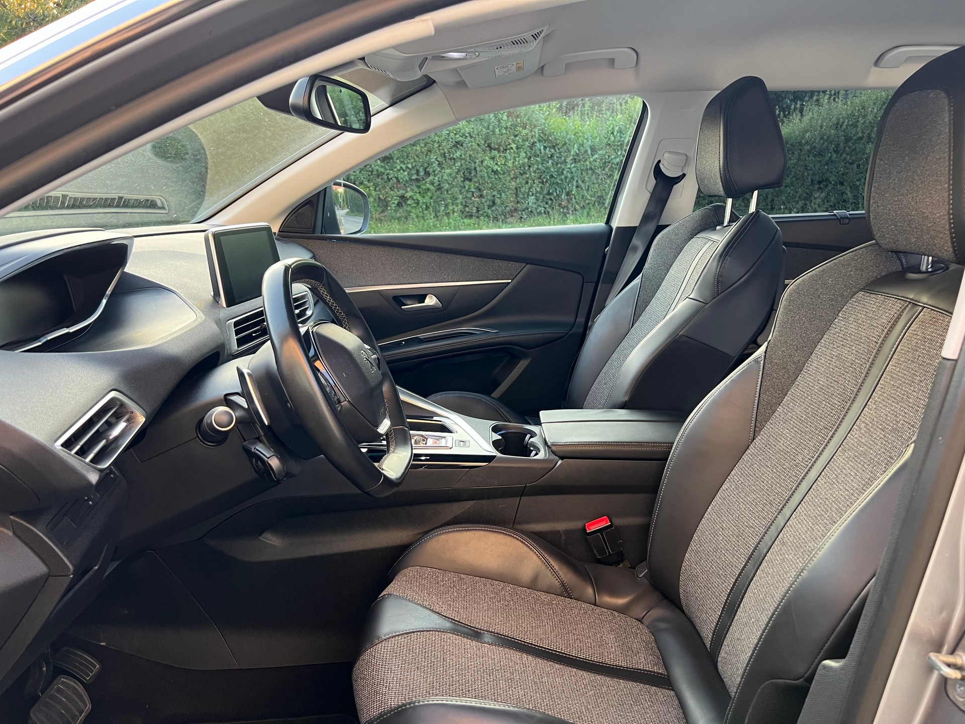 PEUGEOT 5008 1.6 BlueHDi Allure ETA-image-8