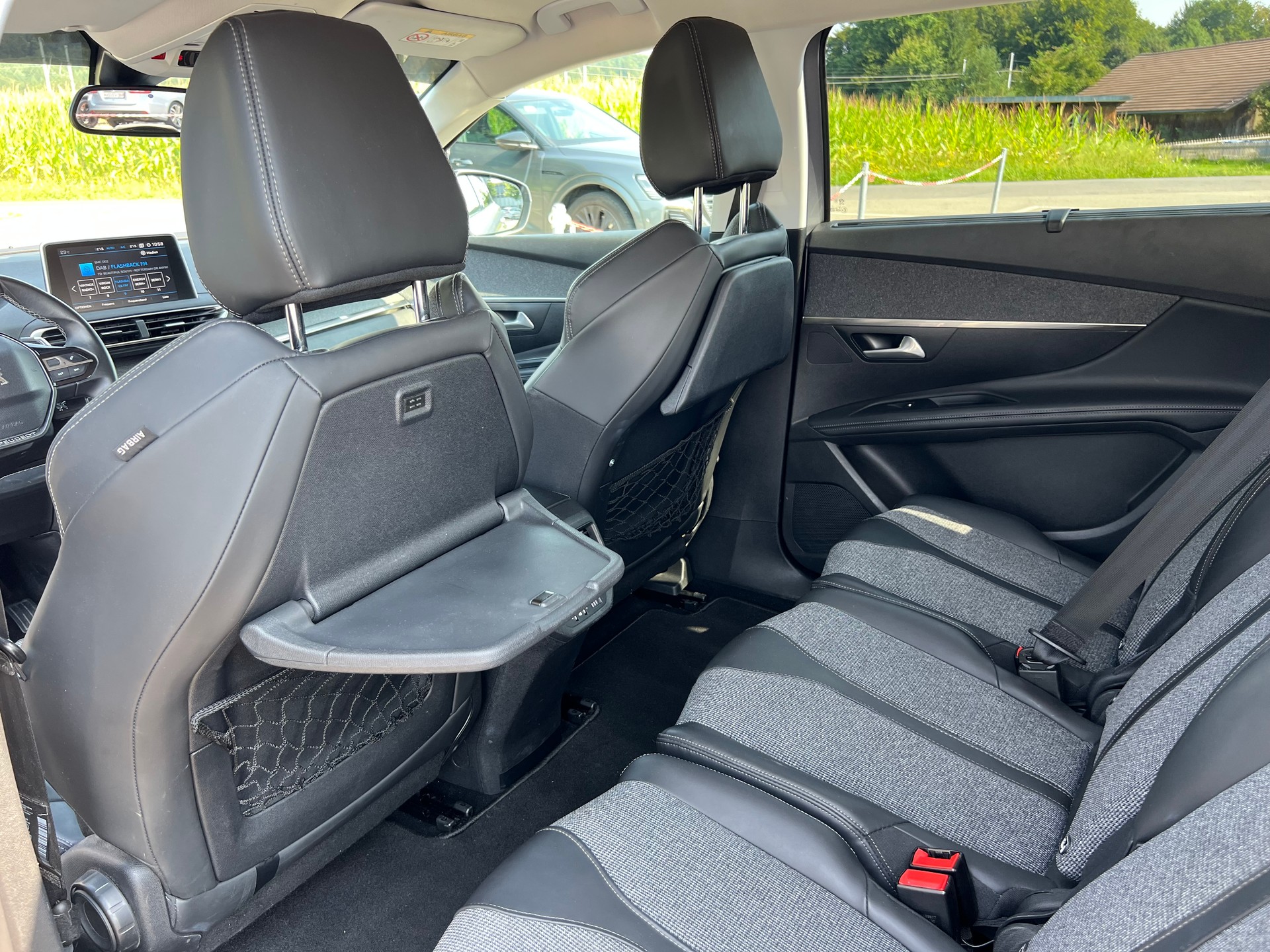 PEUGEOT 5008 1.6 BlueHDi Allure ETA-image-12