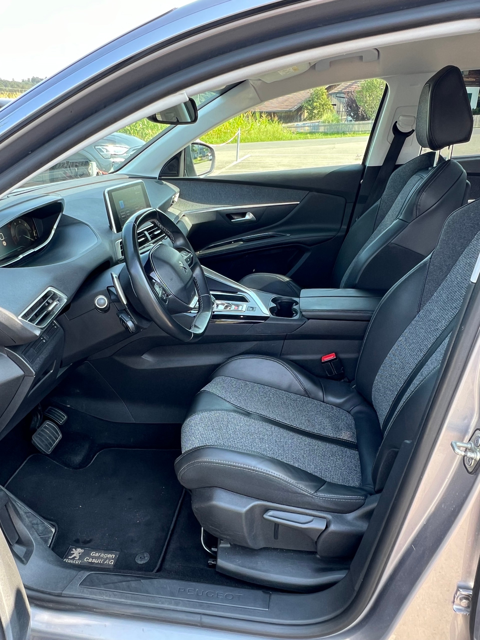 PEUGEOT 5008 1.6 BlueHDi Allure ETA-image-8