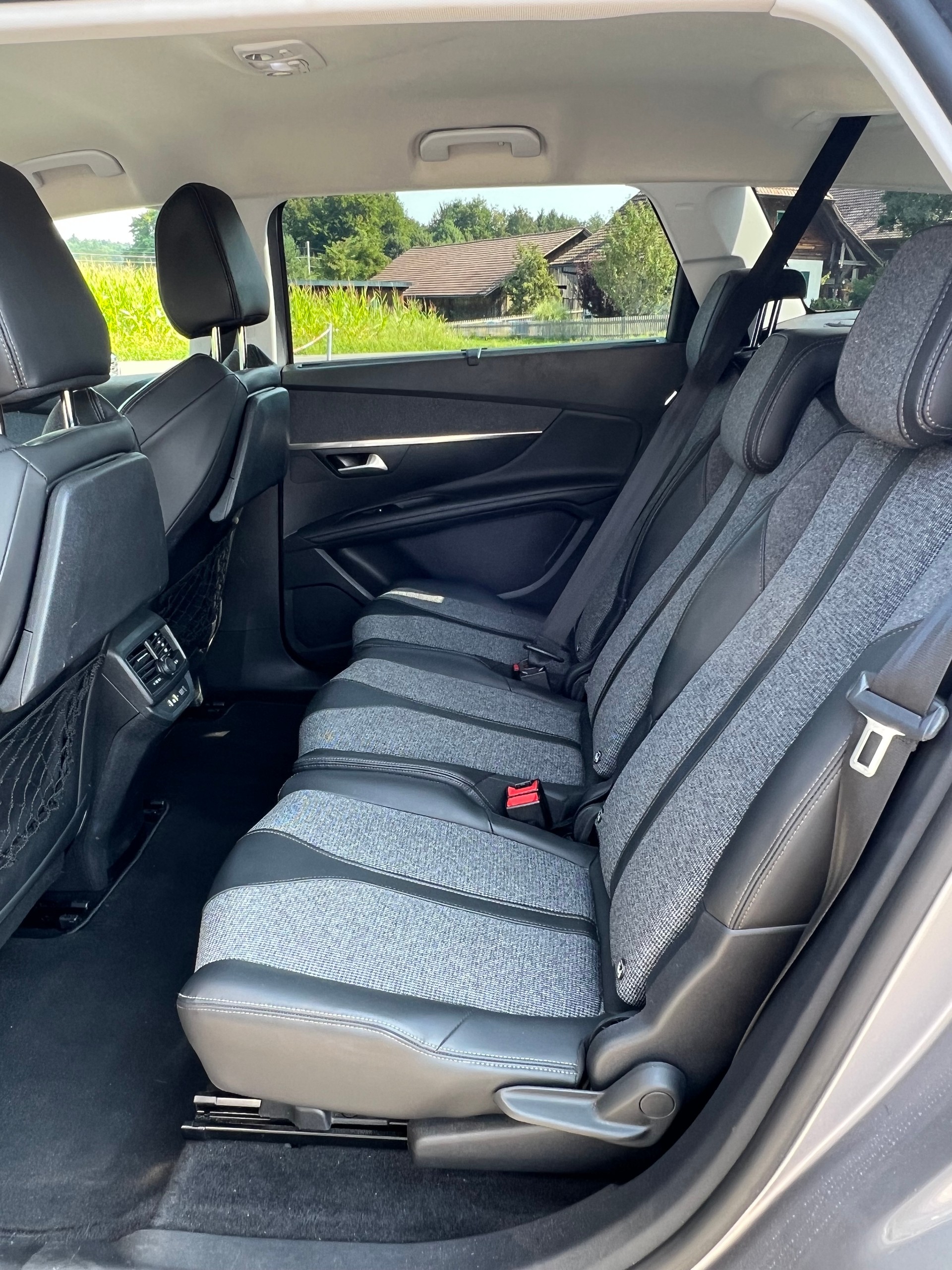 PEUGEOT 5008 1.6 BlueHDi Allure ETA-image-11