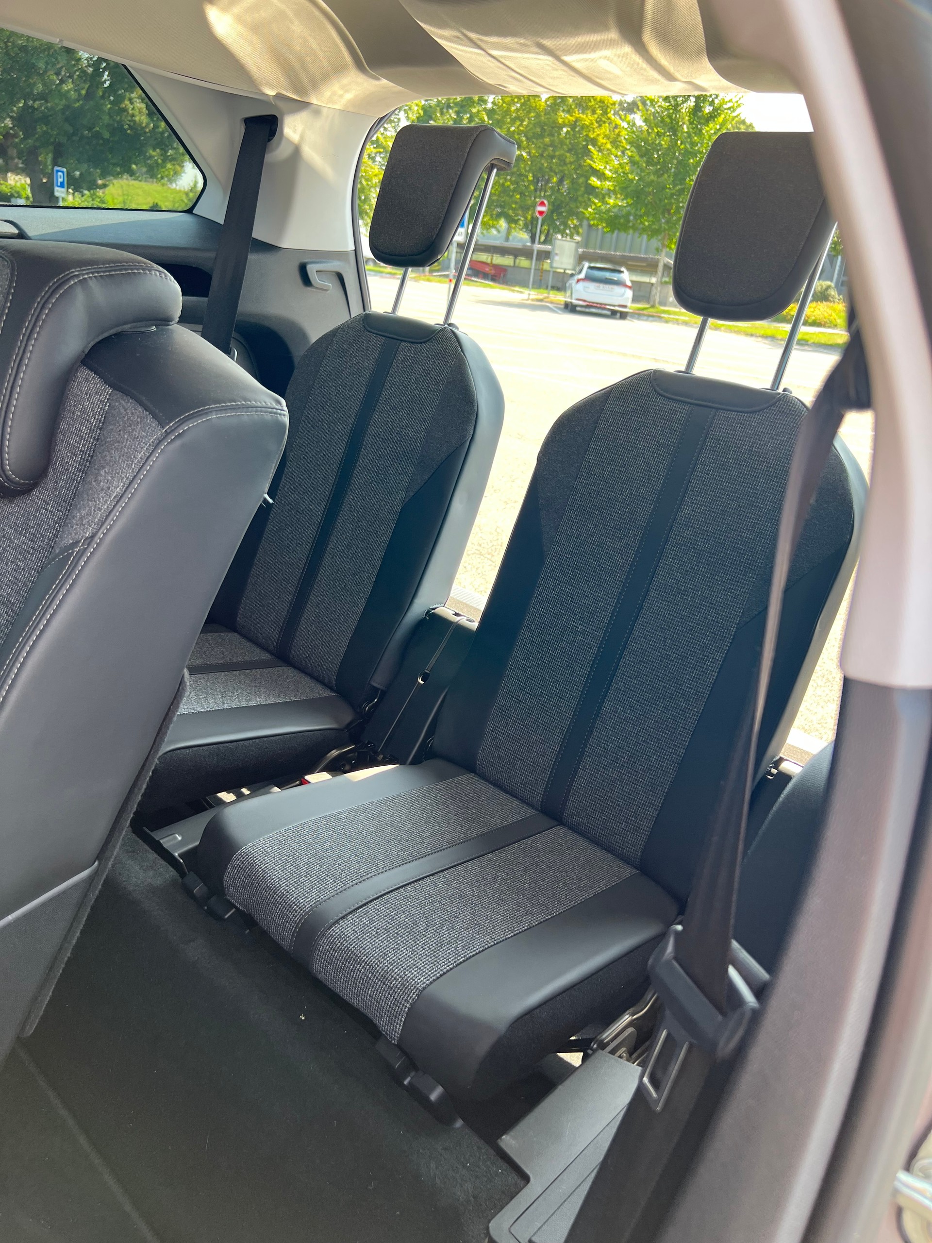 PEUGEOT 5008 1.6 BlueHDi Allure ETA-image-16