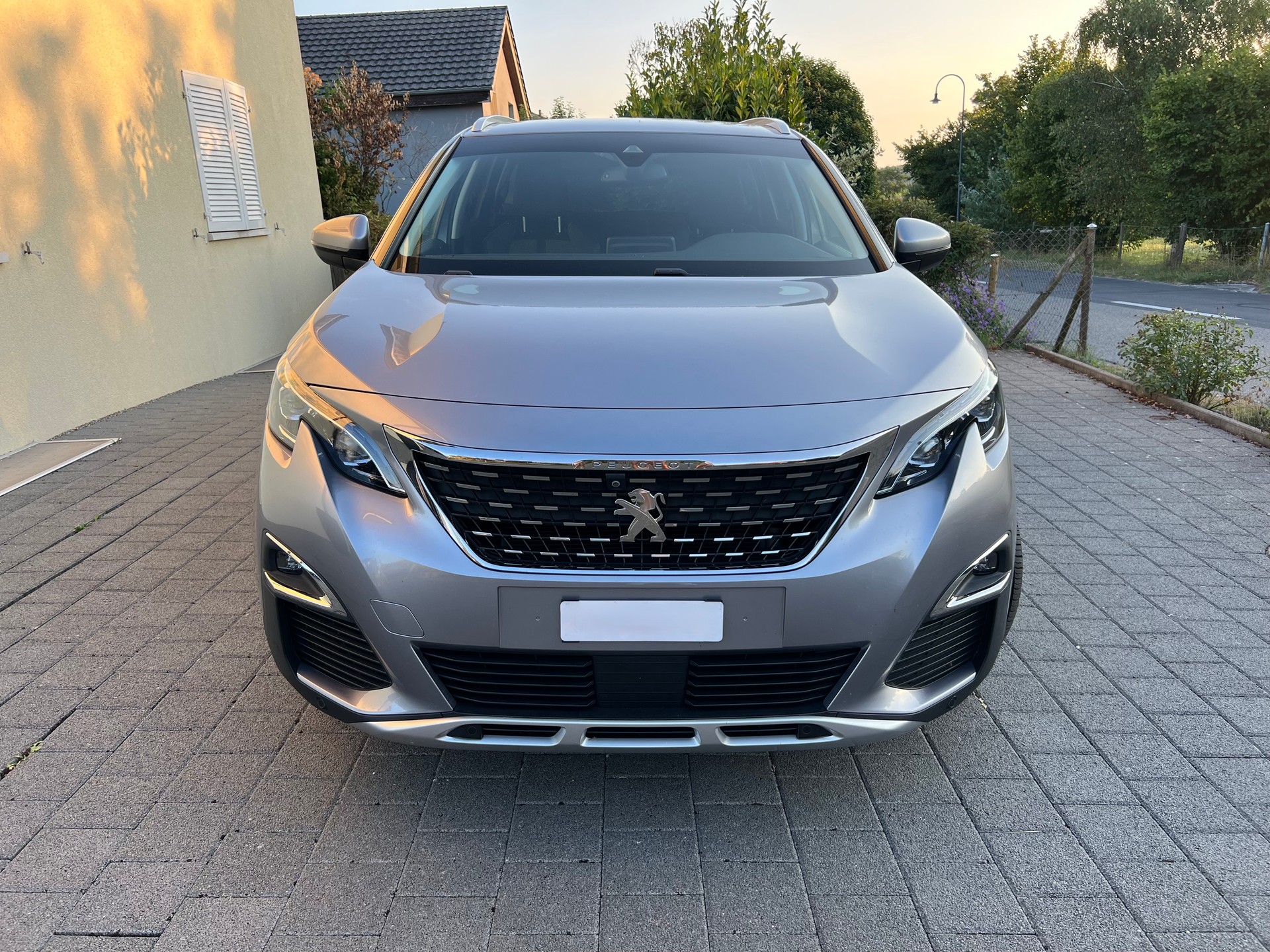 PEUGEOT 5008 1.6 BlueHDi Allure ETA-image-1