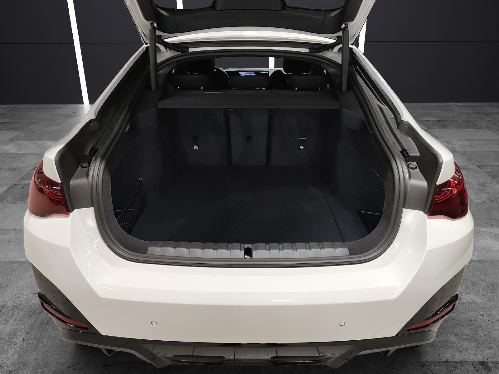 BMW i4 xDrive40-image-12