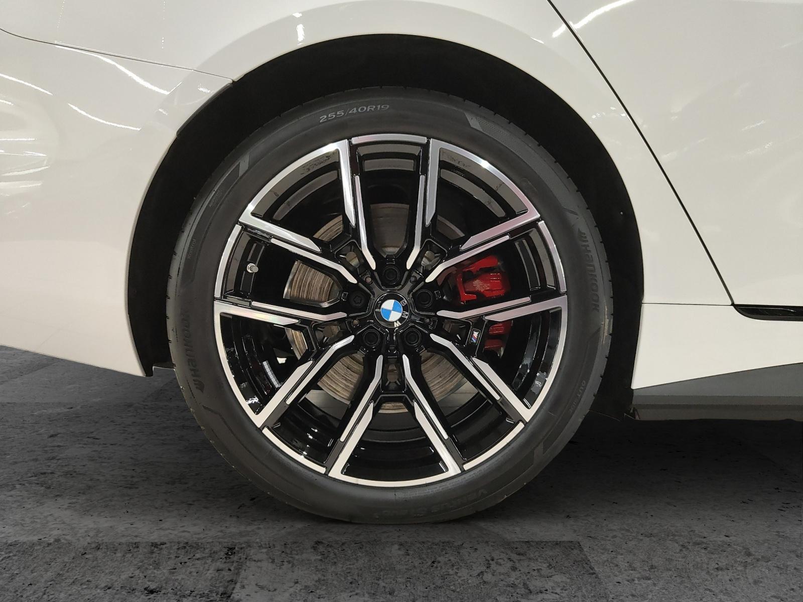 BMW i4 xDrive40-image-6