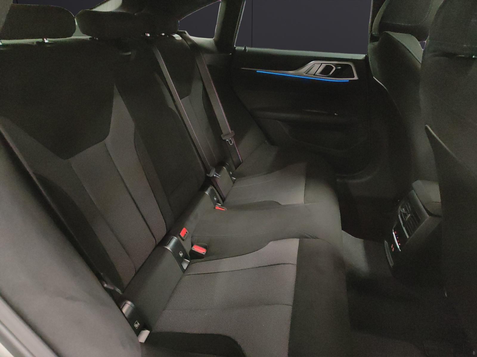 BMW i4 xDrive40-image-16
