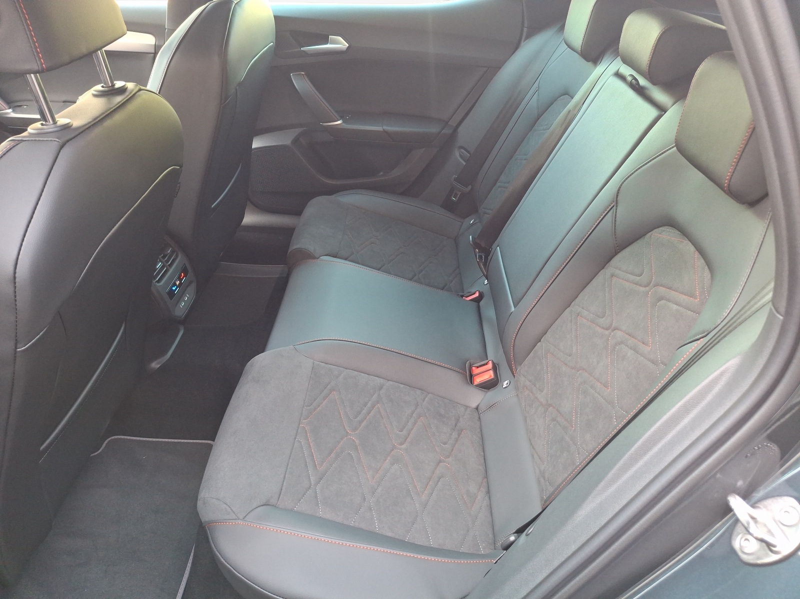SEAT Leon 1.5 eHybrid pHEV DSG Move FR-image-8