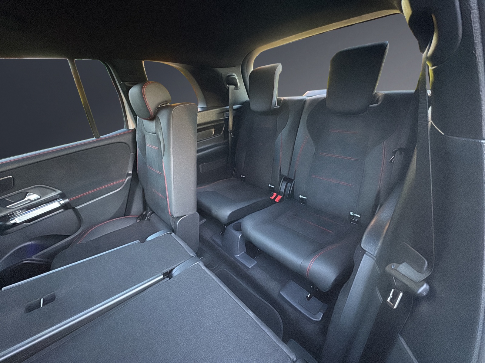 MERCEDES-BENZ GLB 220 4Matic 8G-Tronic-image-18