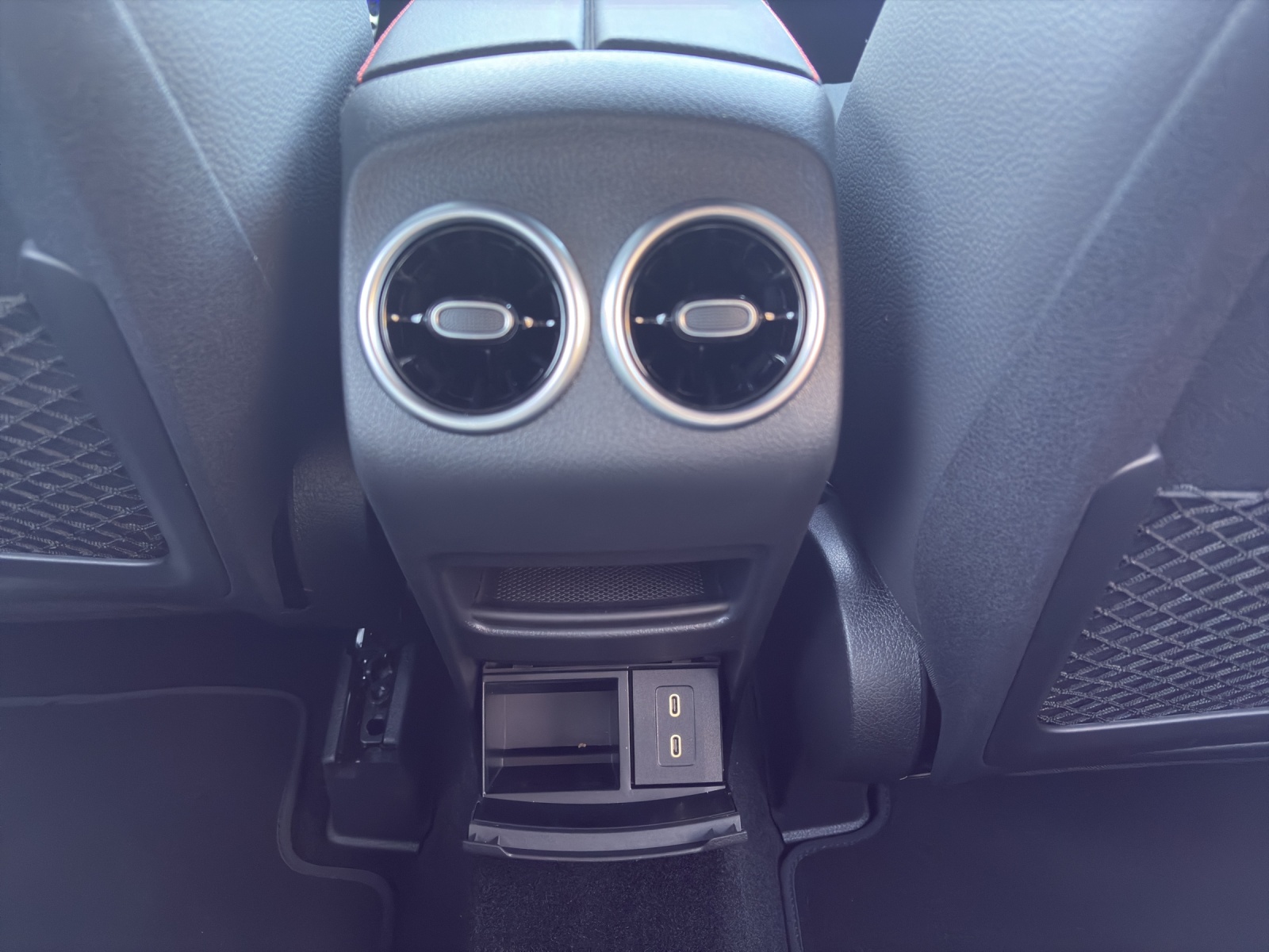 MERCEDES-BENZ GLB 220 4Matic 8G-Tronic-image-17