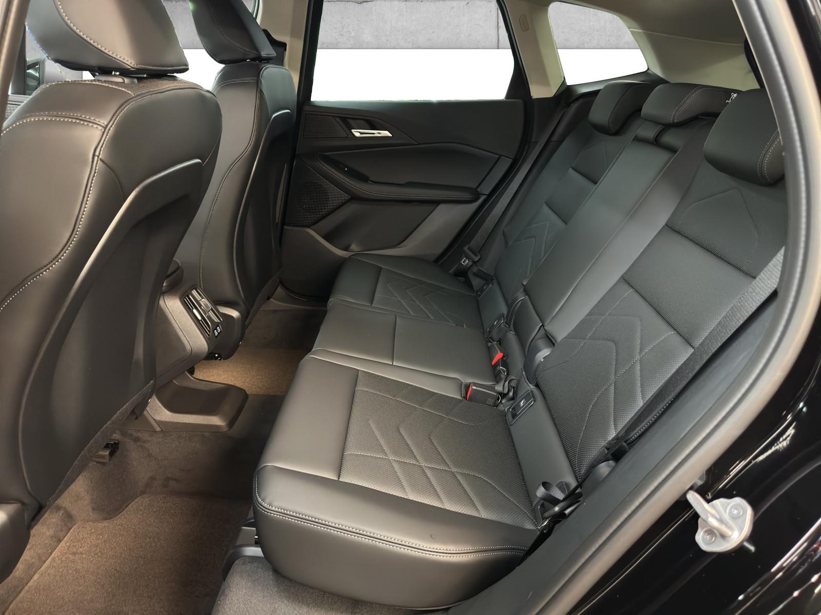 BMW 218d Active Tourer-image-11