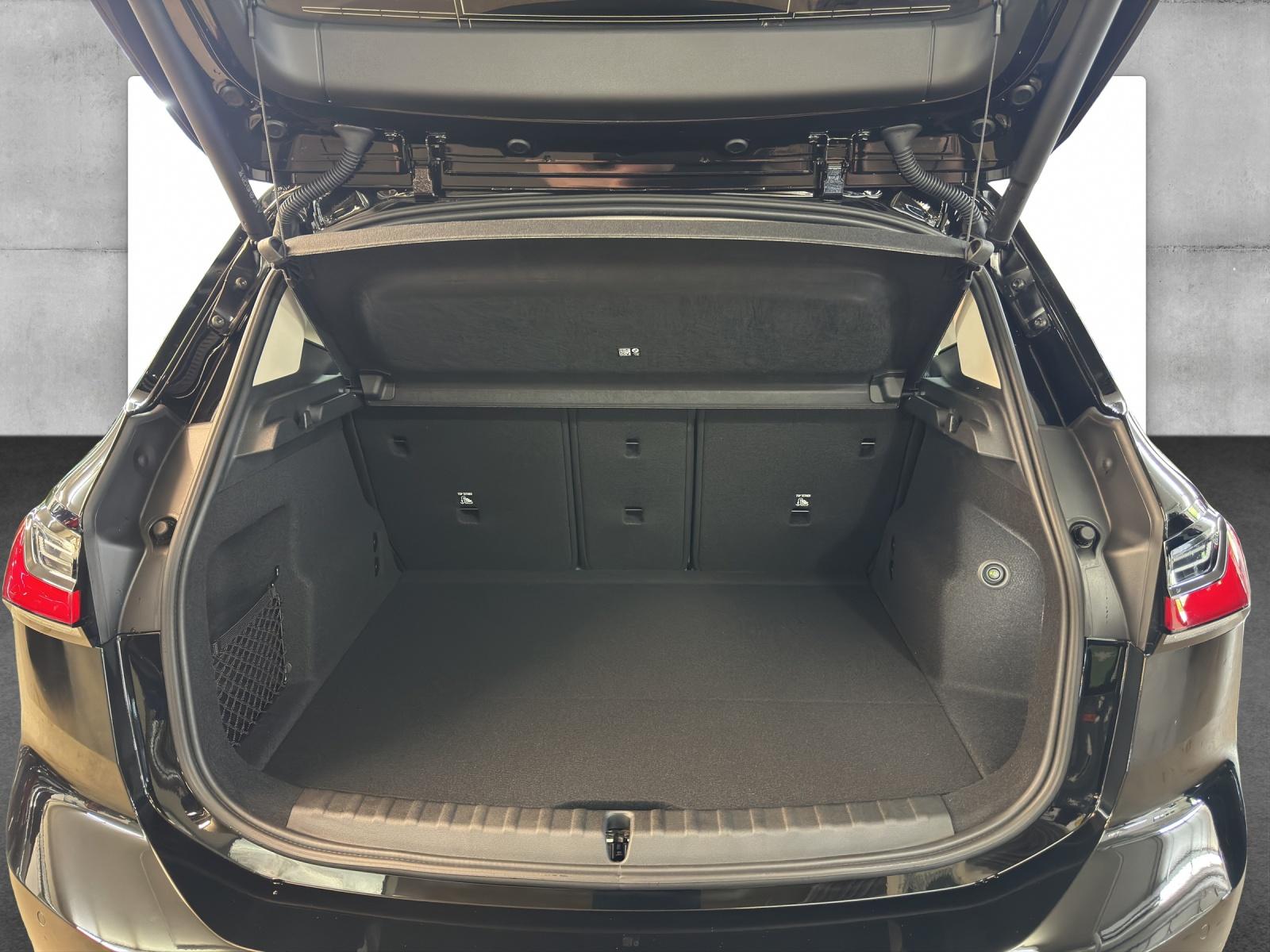 BMW 218d Active Tourer-image-12