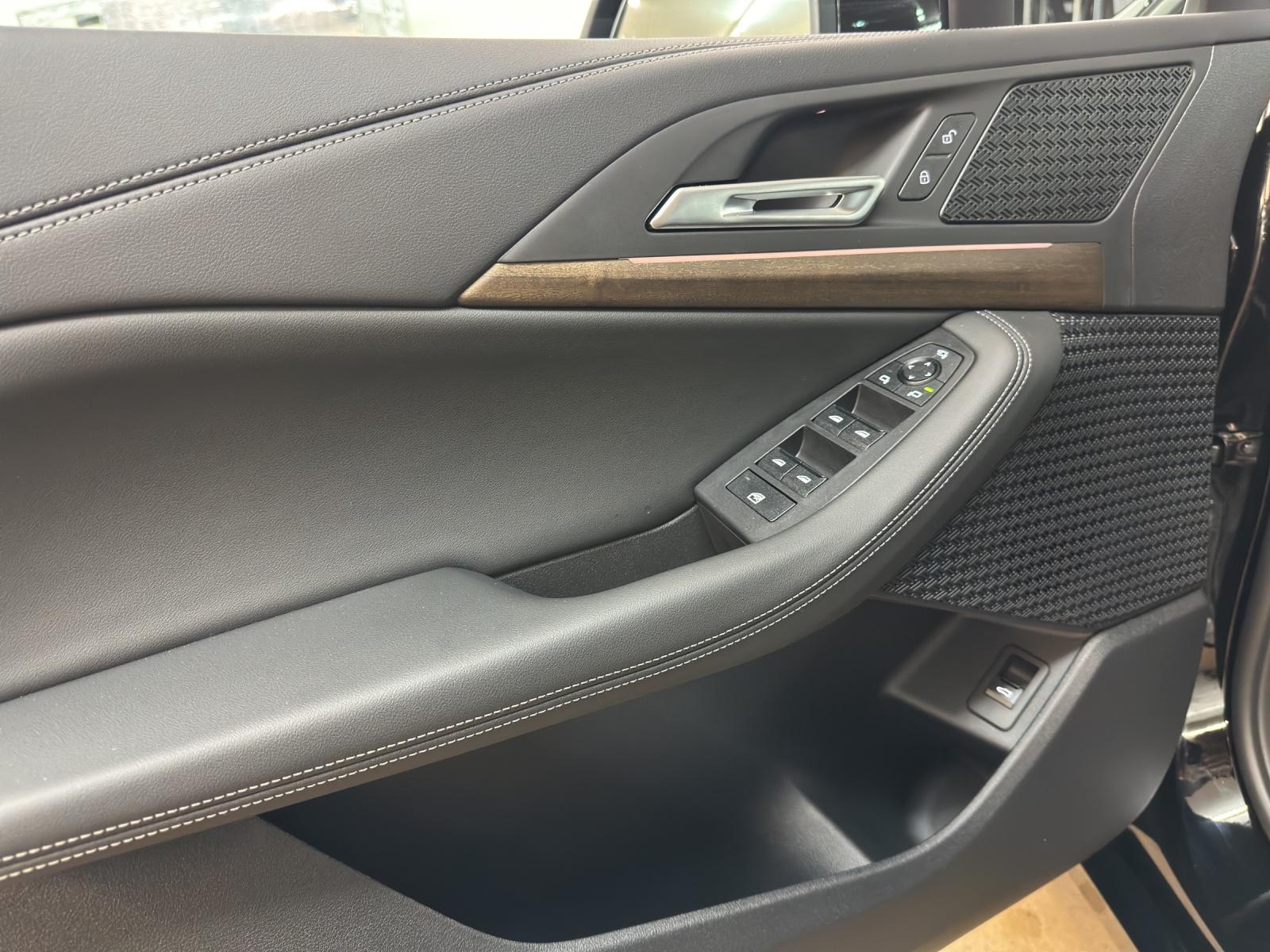 BMW 218d Active Tourer-image-9
