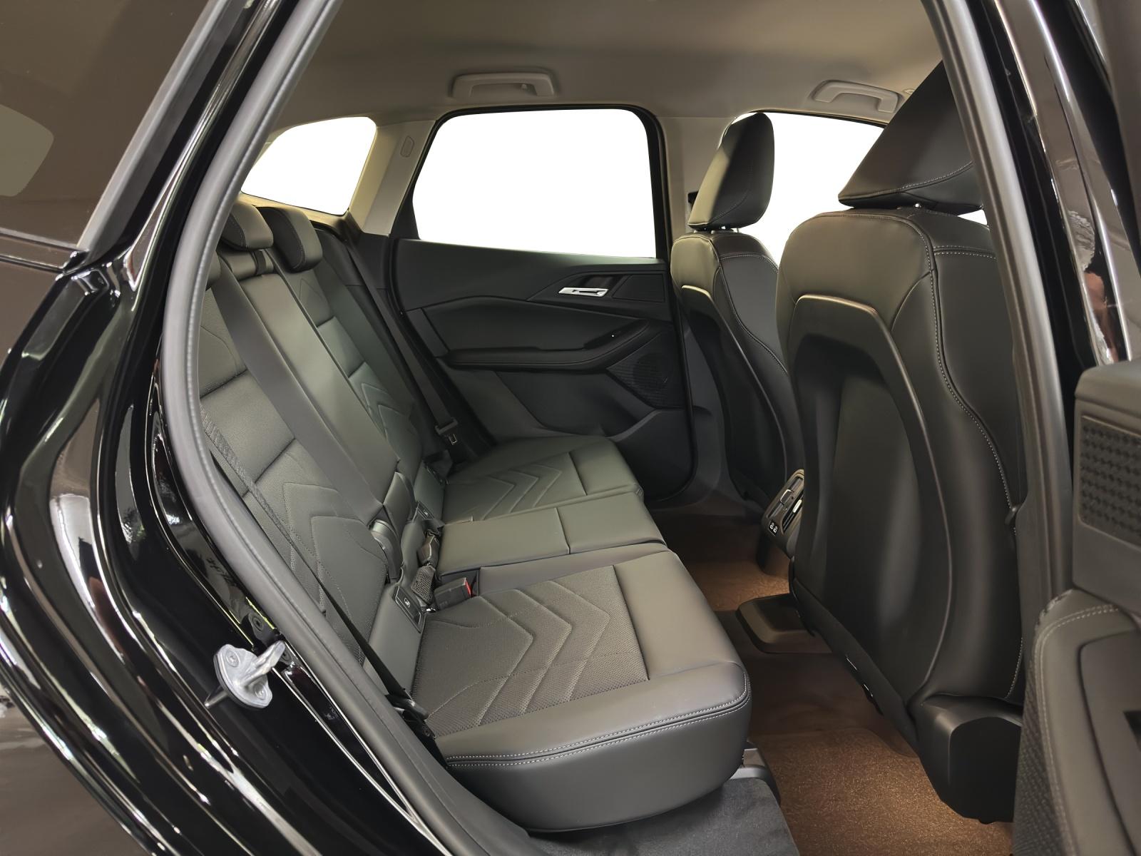 BMW 218d Active Tourer-image-13