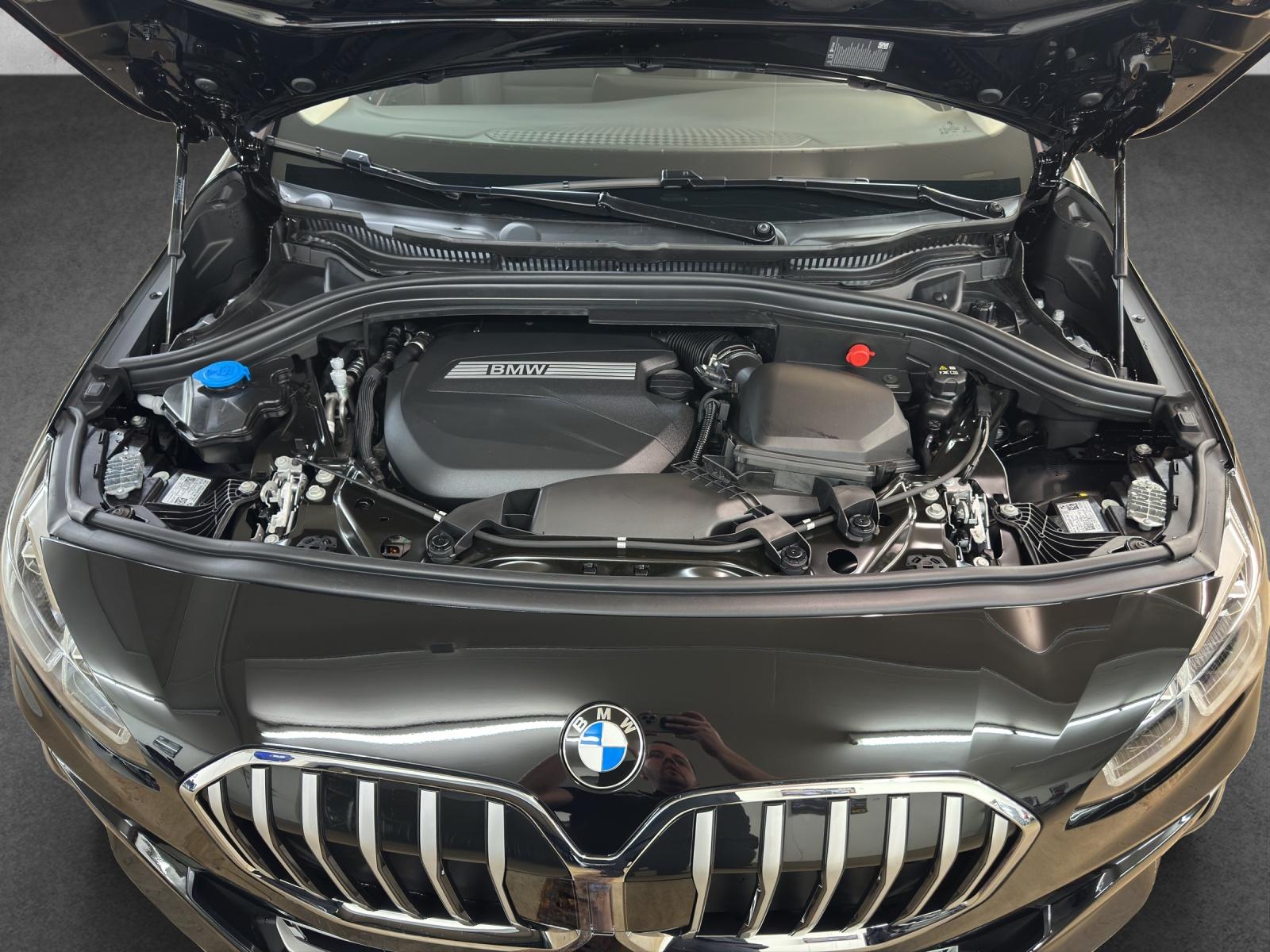 BMW 218d Active Tourer-image-21