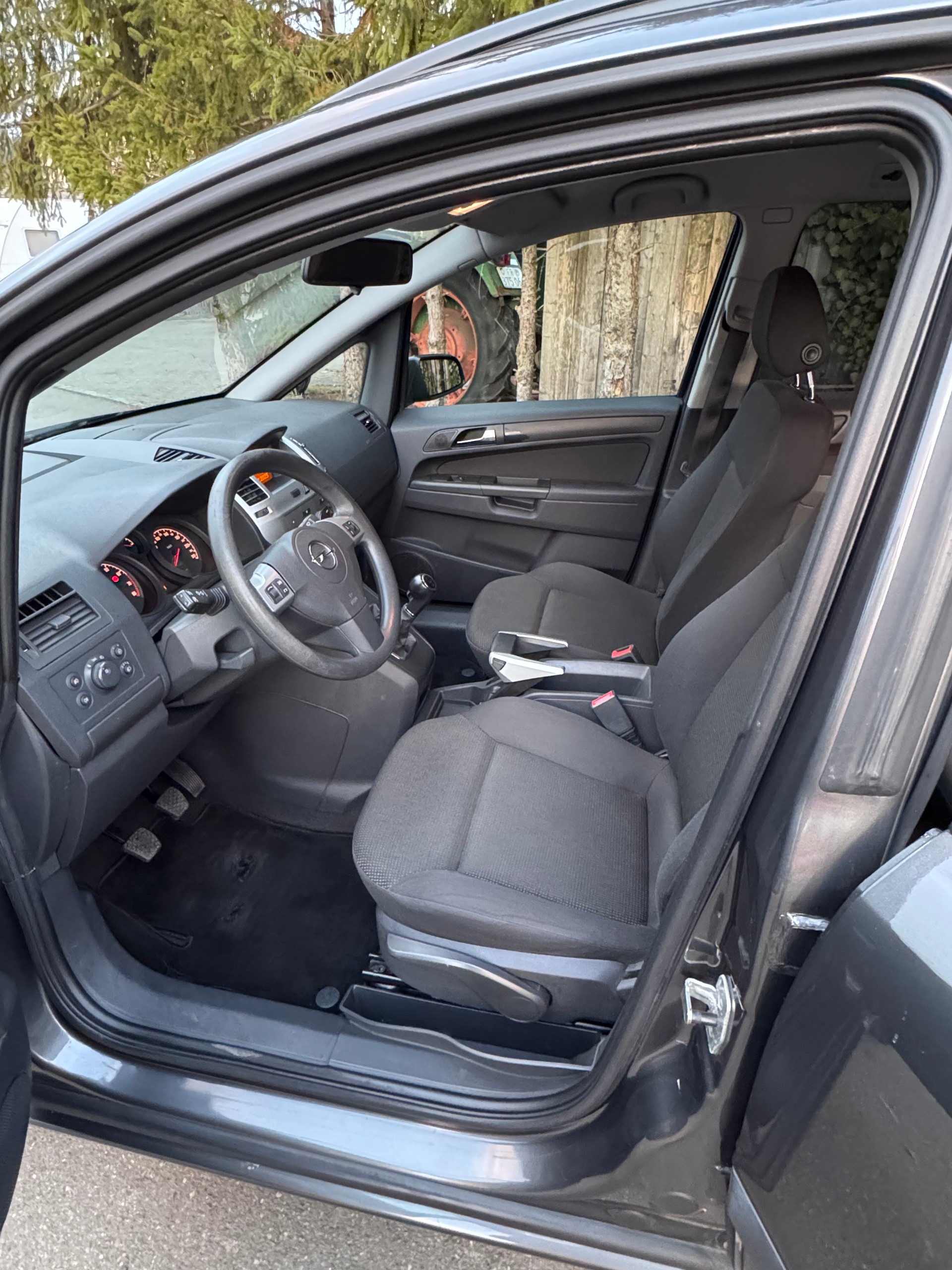 OPEL Zafira 1.8i 16V Holiday-image-15