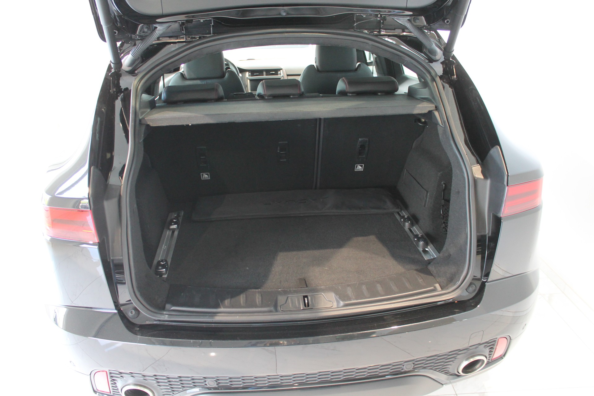 JAGUAR E-Pace 2.0 P250 First Edition AWD Automatik-image-7