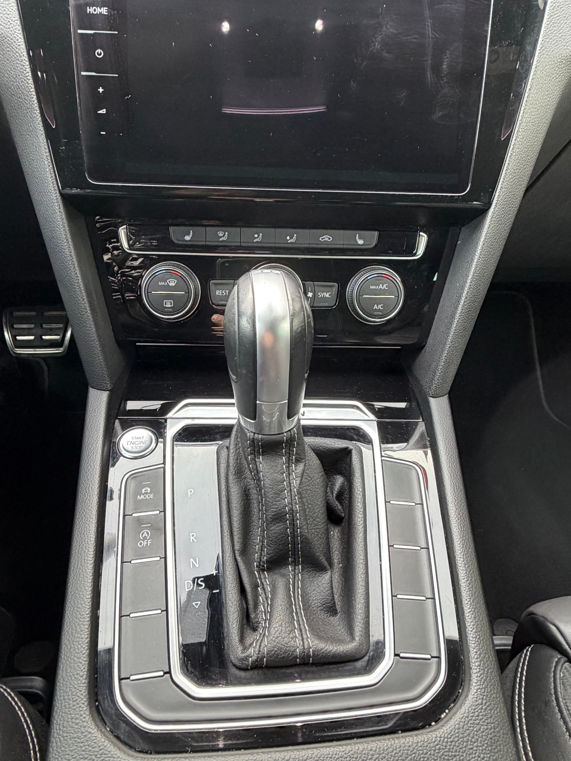 VW Passat Variant 2.0 TSI R-Line Edition 4Motion DSG-image-15