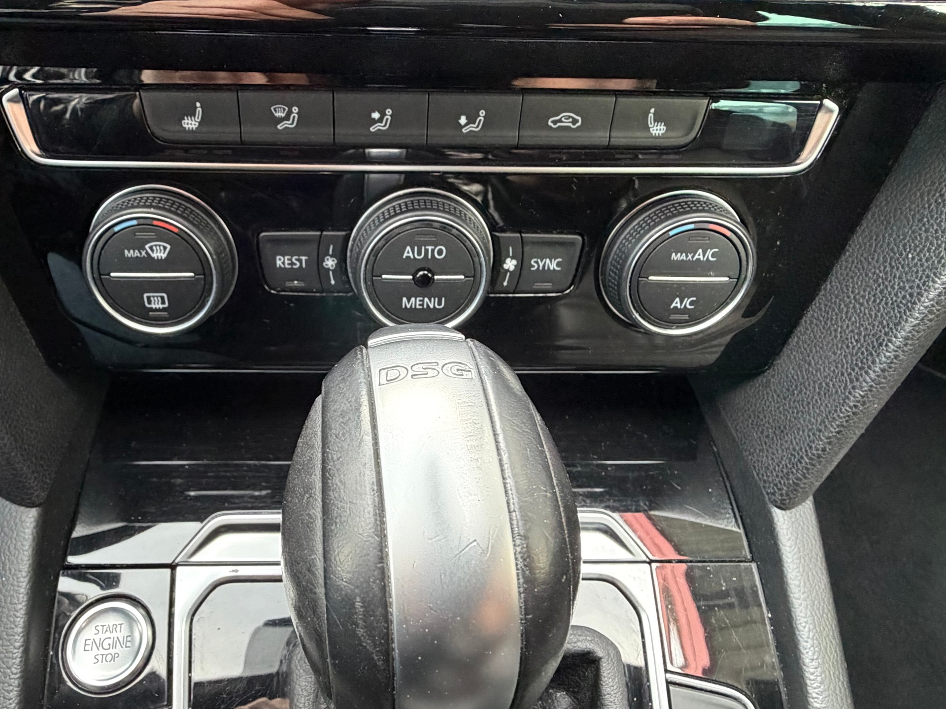 VW Passat Variant 2.0 TSI R-Line Edition 4Motion DSG-image-14