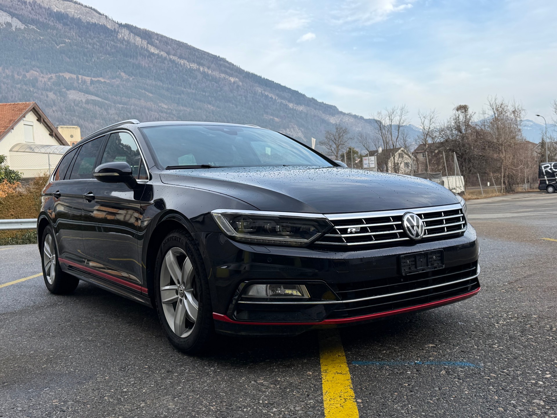 VW Passat Variant 2.0 TSI R-Line Edition 4Motion DSG-image-1