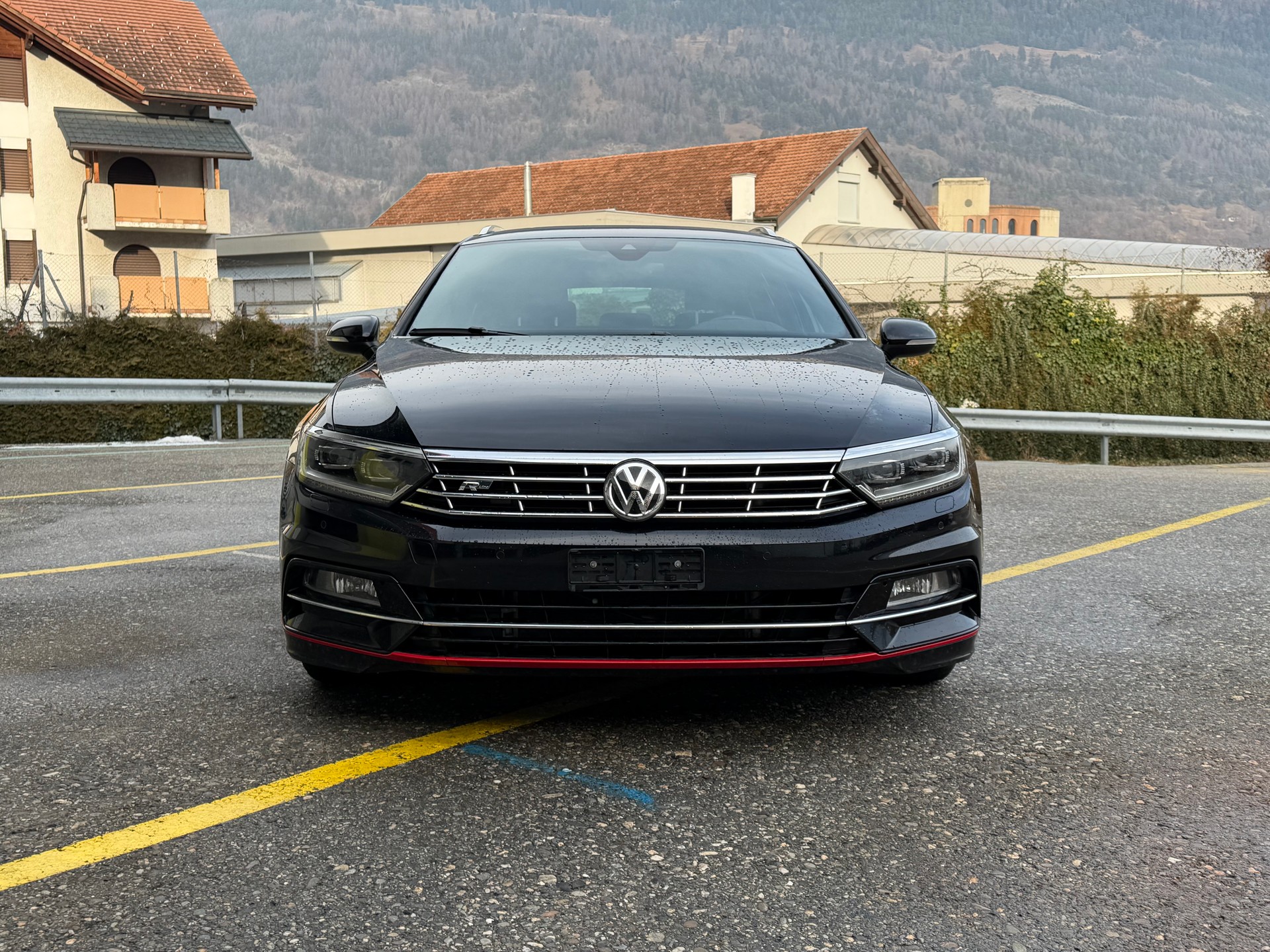 VW Passat Variant 2.0 TSI R-Line Edition 4Motion DSG-image-2