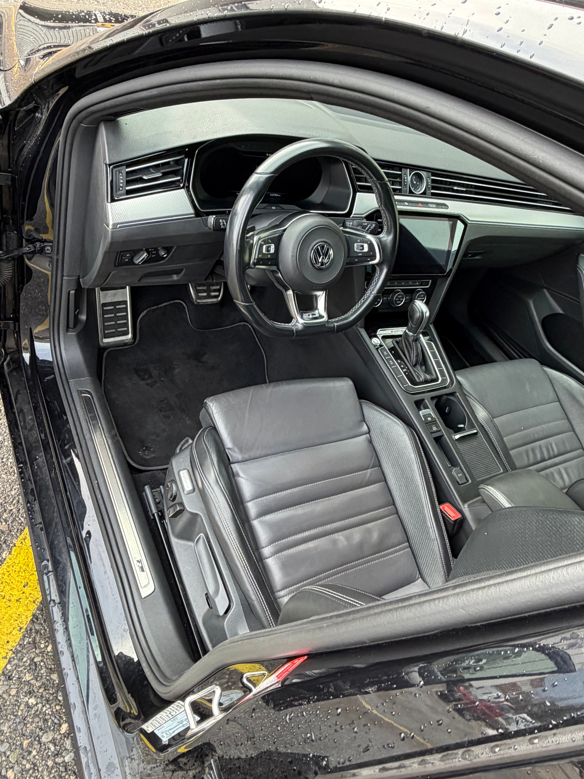 VW Passat Variant 2.0 TSI R-Line Edition 4Motion DSG-image-6
