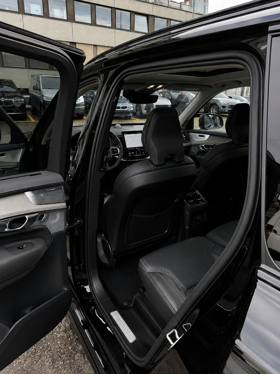 VOLVO XC90 T8 eAWD PluginHybrid Ultra Dark Geartronic-image-4