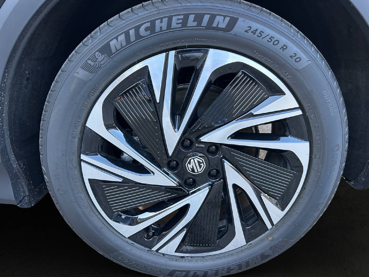 MG S6 EV 77 kWh Luxury 4WD-image-9