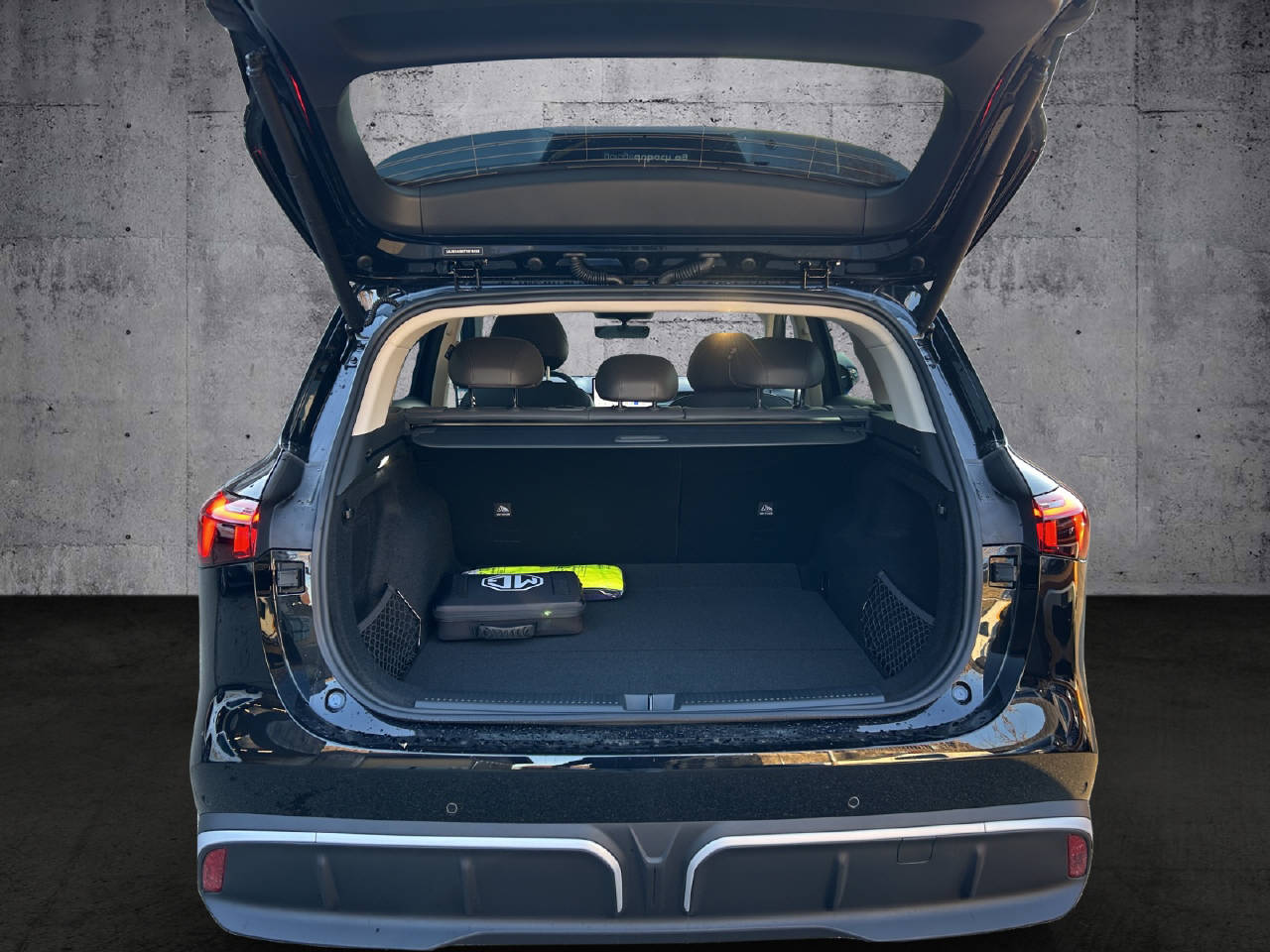 MG S6 EV 77 kWh Luxury 4WD-image-8