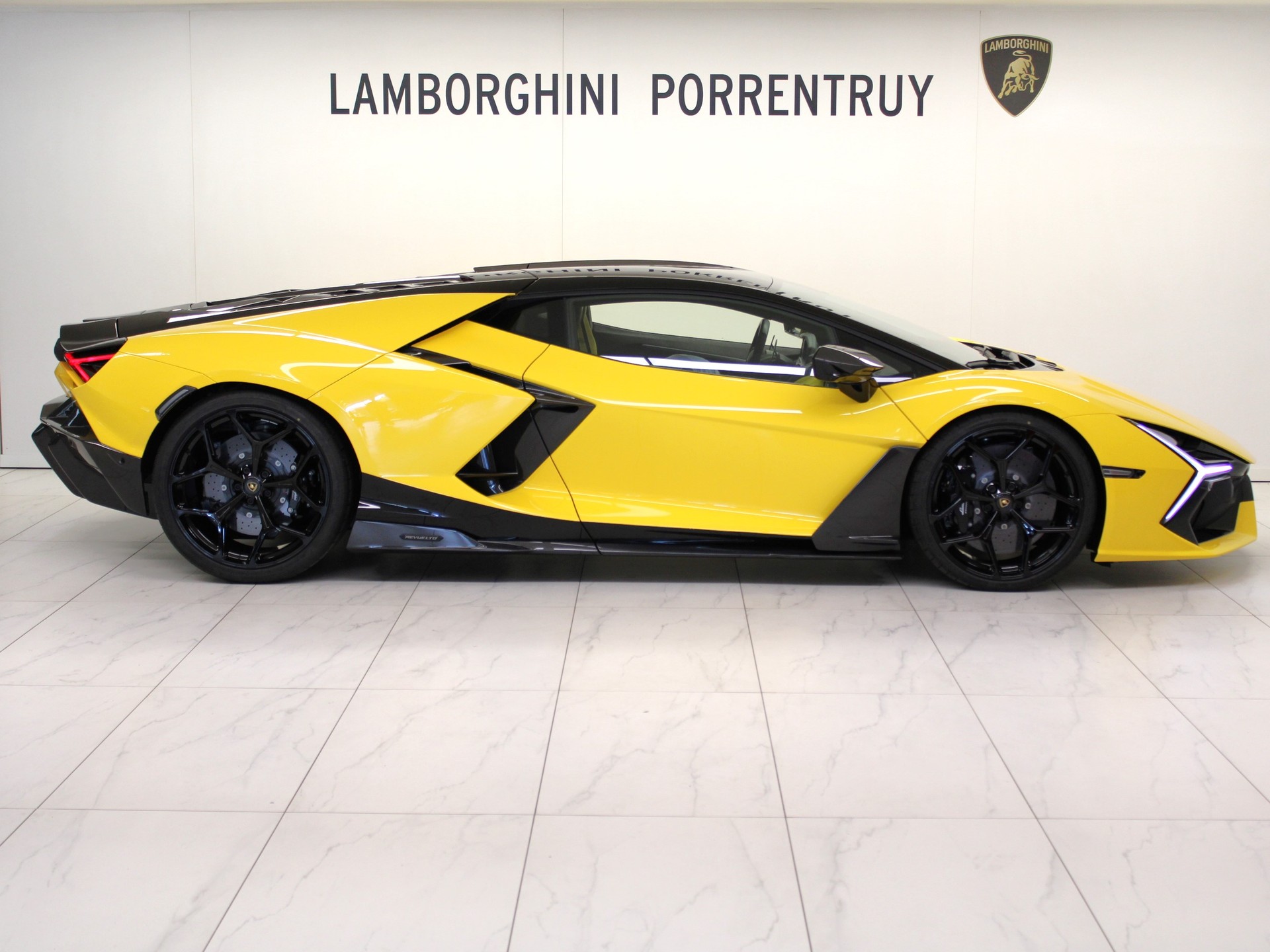LAMBORGHINI Revuelto HPEV-image-1