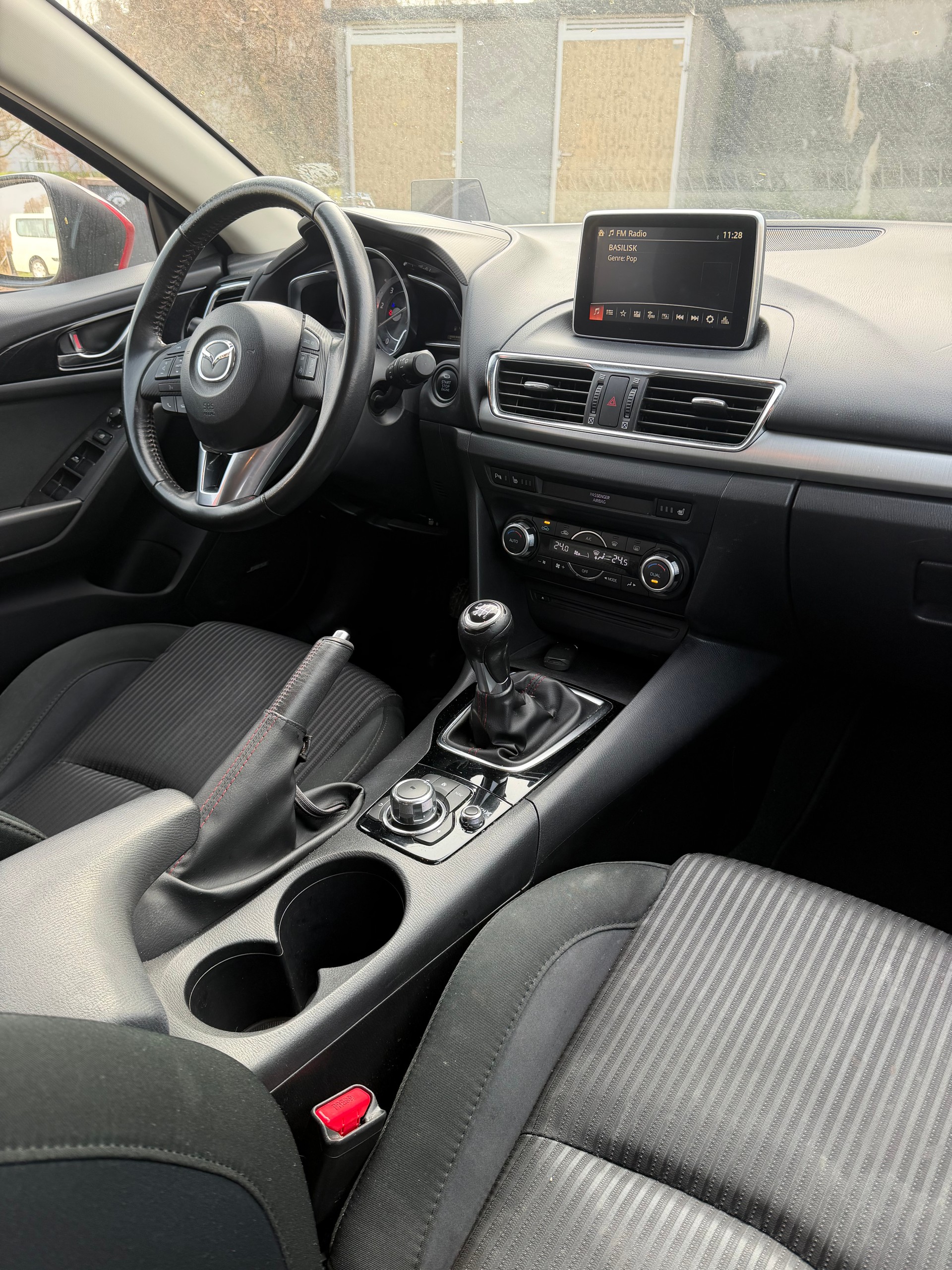 MAZDA 3 2.2 16V CD Revolution-image-12