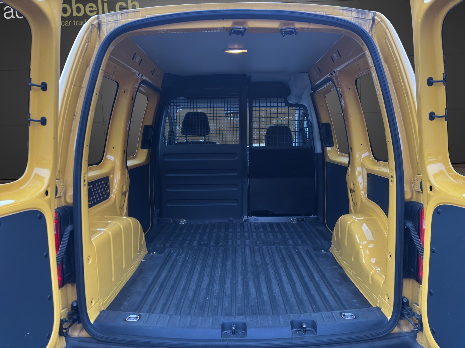 VW Caddy 2.0TDI 4Motion BlueMotion Technology-image-6