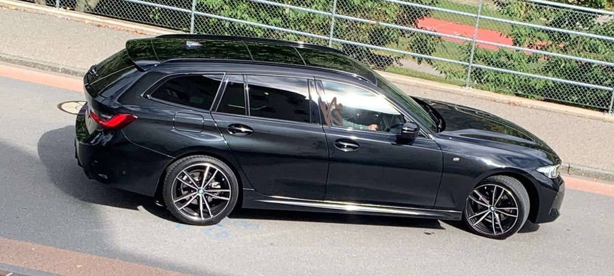 BMW 320d xDrive 48V Touring Steptronic M Sport-image-3