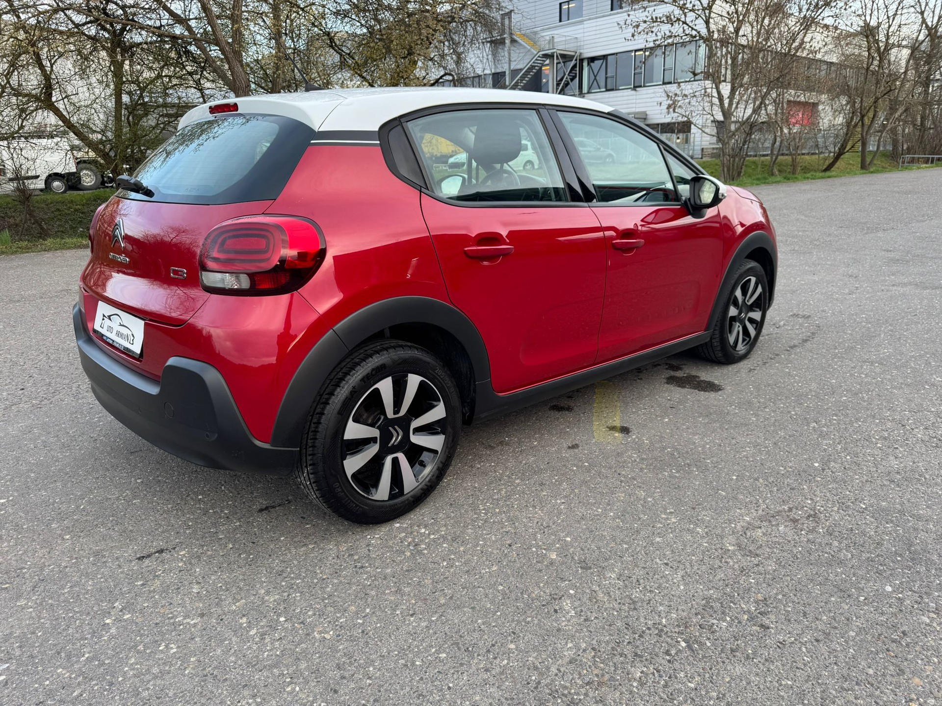 CITROEN C3 1.2i PureTech Shine-image-5