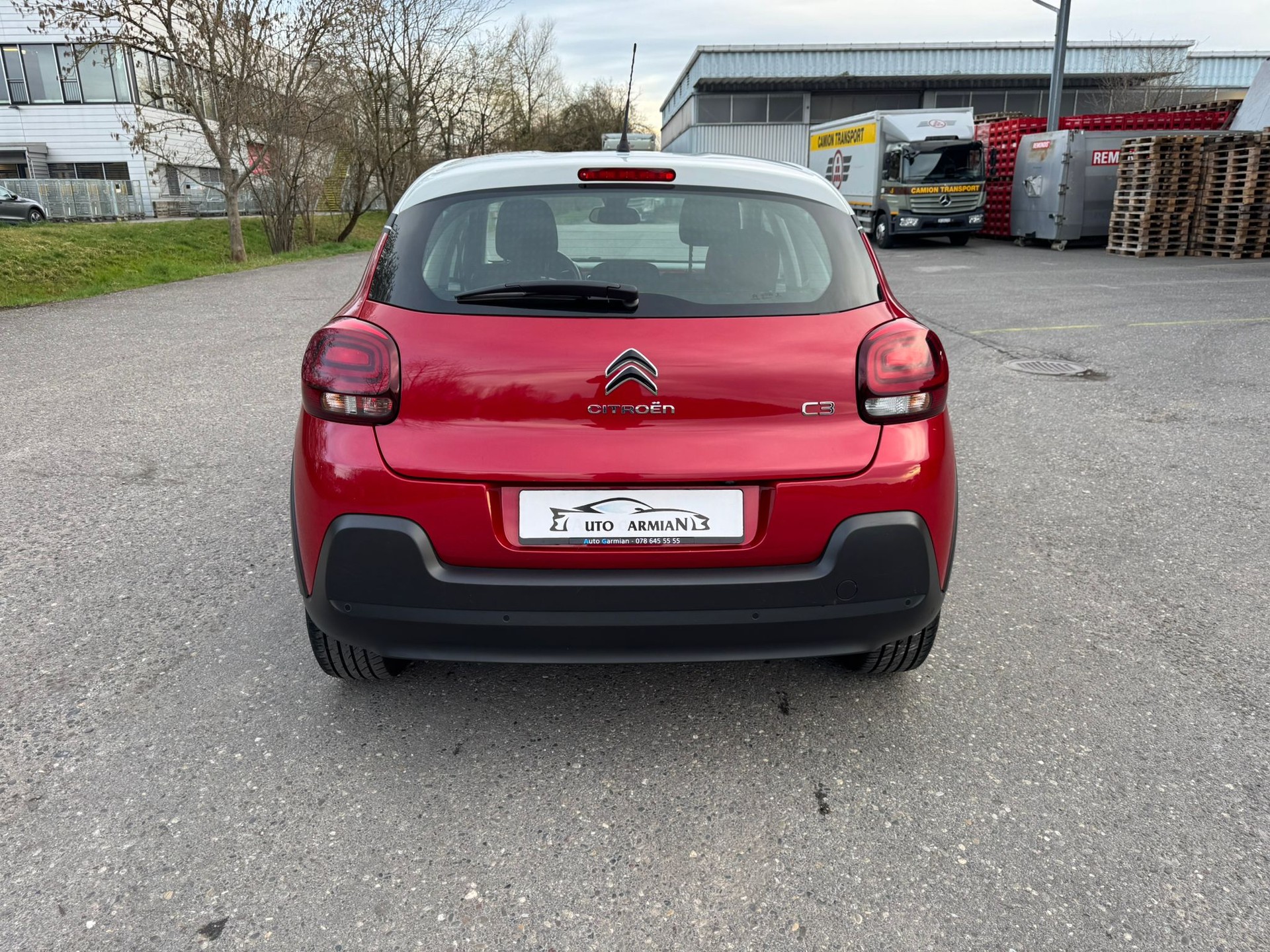 CITROEN C3 1.2i PureTech Shine-image-3