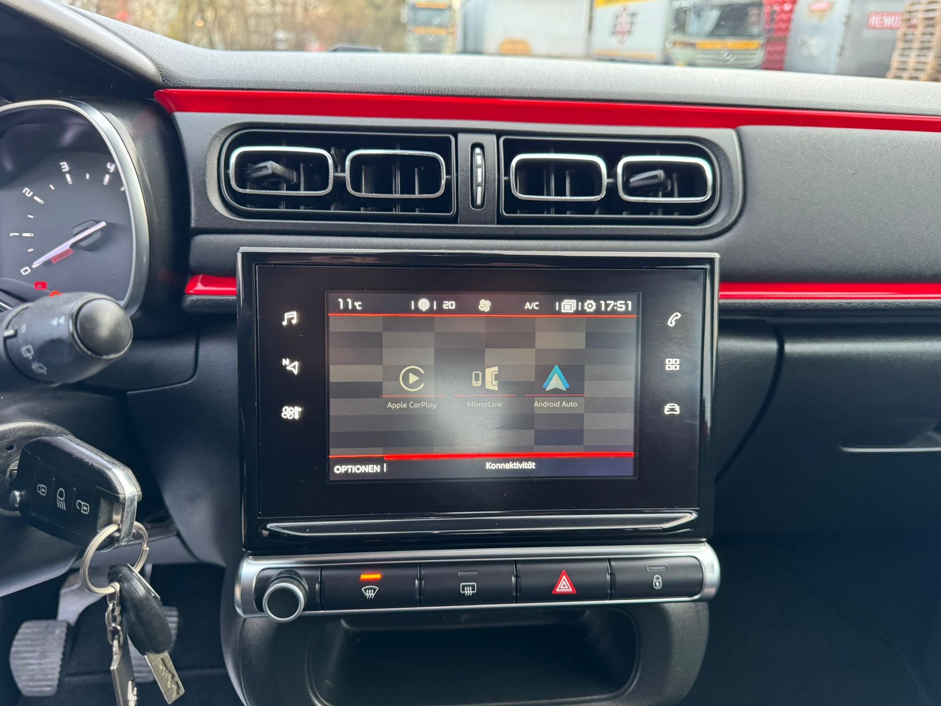 CITROEN C3 1.2i PureTech Shine-image-21