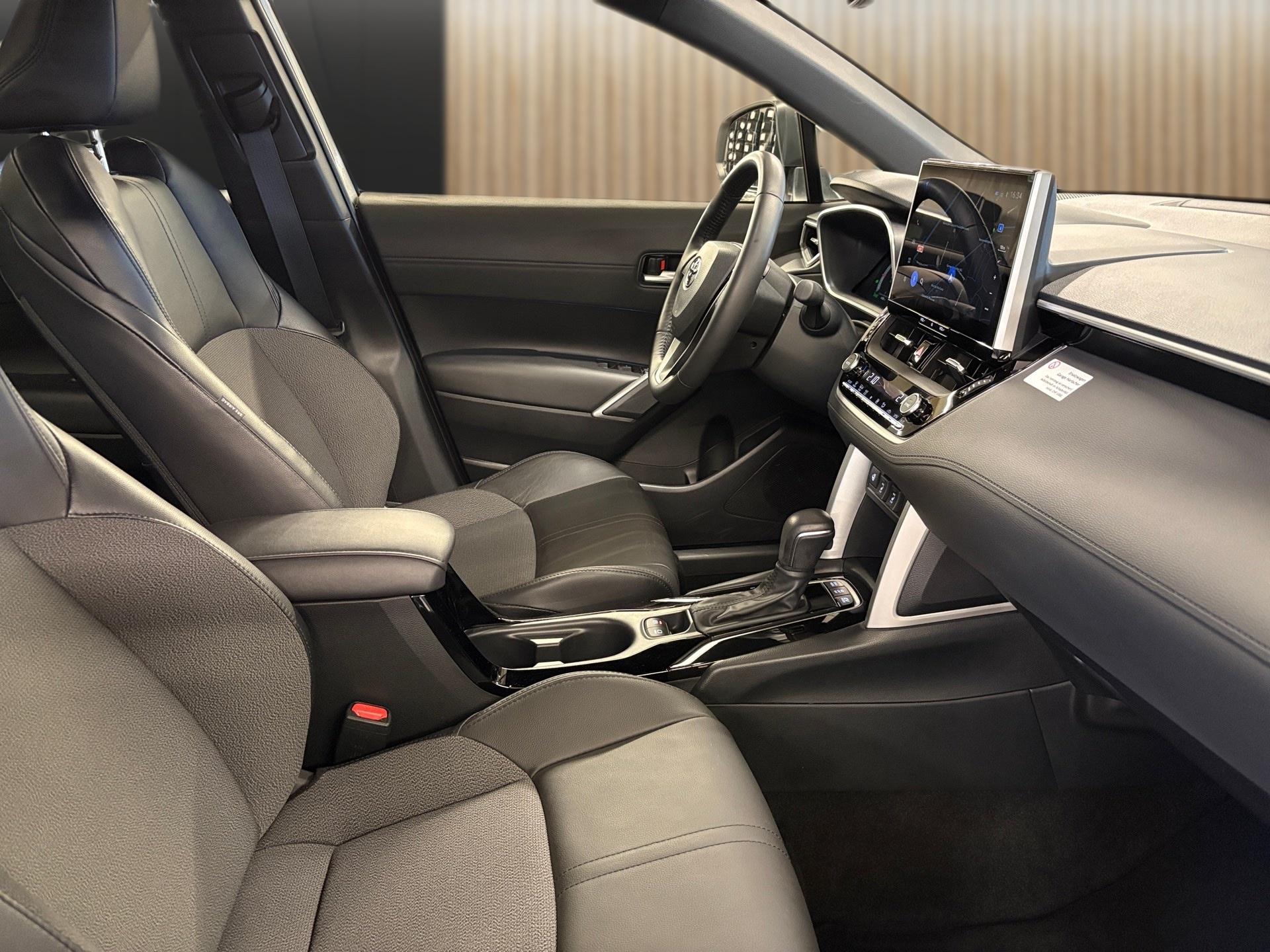TOYOTA Corolla Cross 2.0 HSD Trend AWD-i-image-13