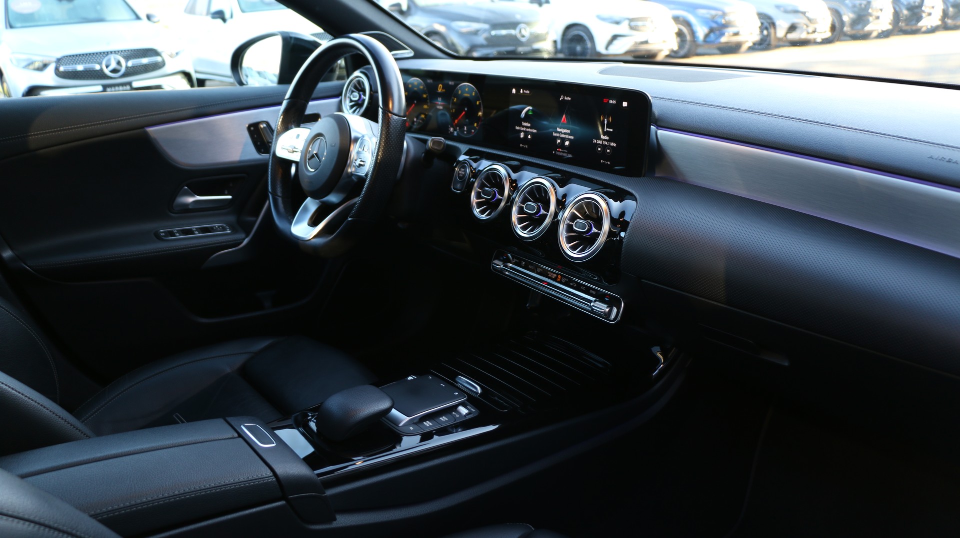 MERCEDES-BENZ A 250 4Matic AMG Line-image-17