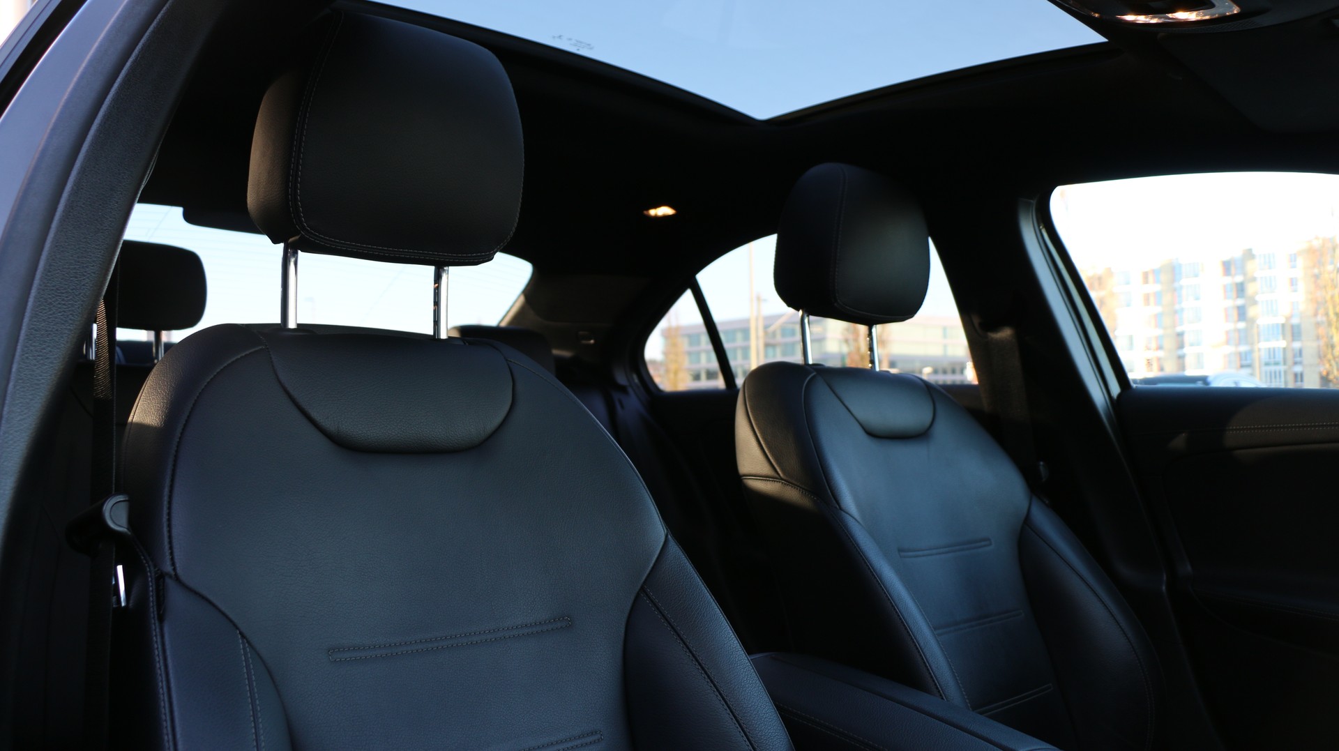 MERCEDES-BENZ A 250 4Matic AMG Line-image-12