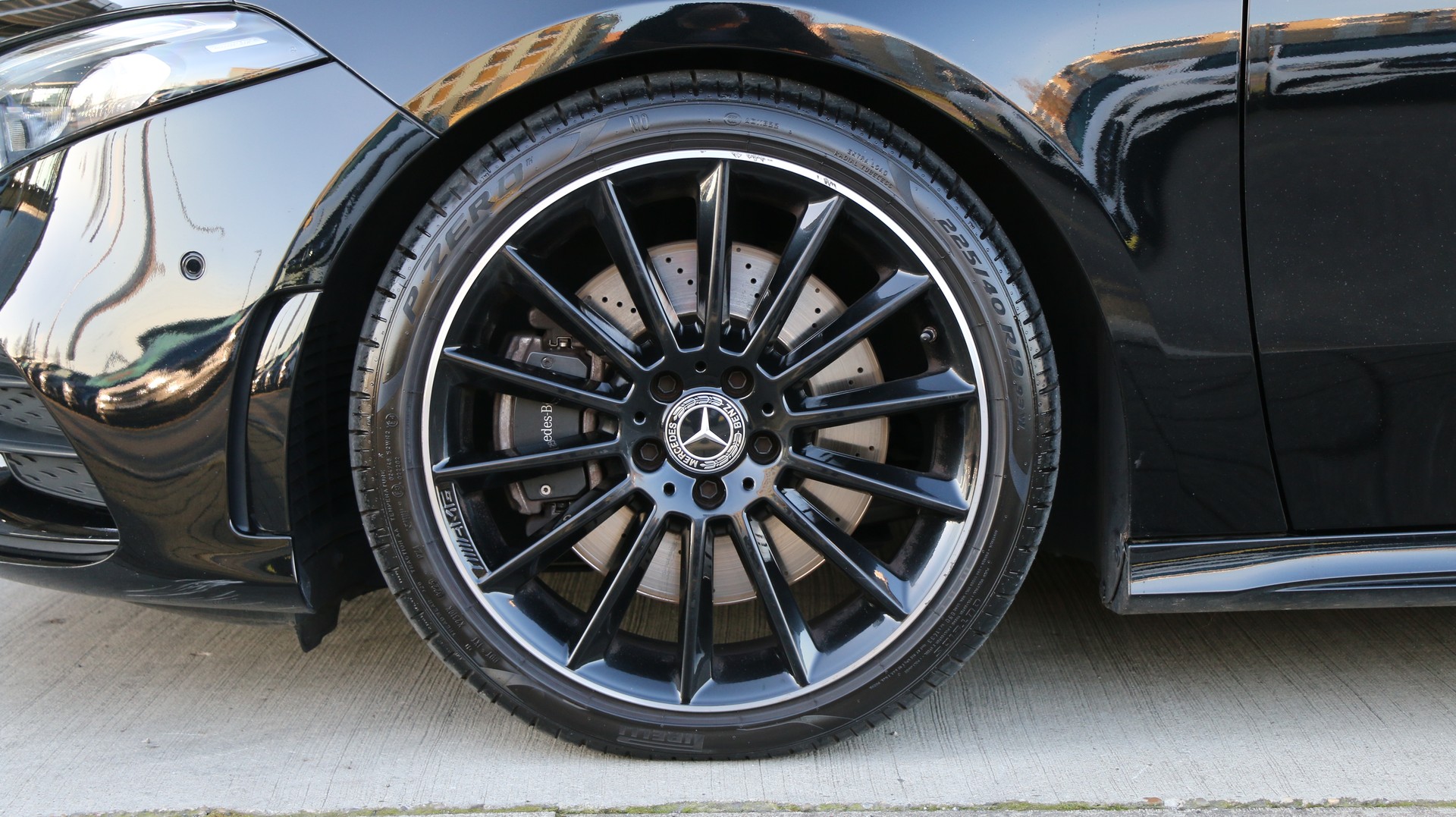 MERCEDES-BENZ A 250 4Matic AMG Line-image-7