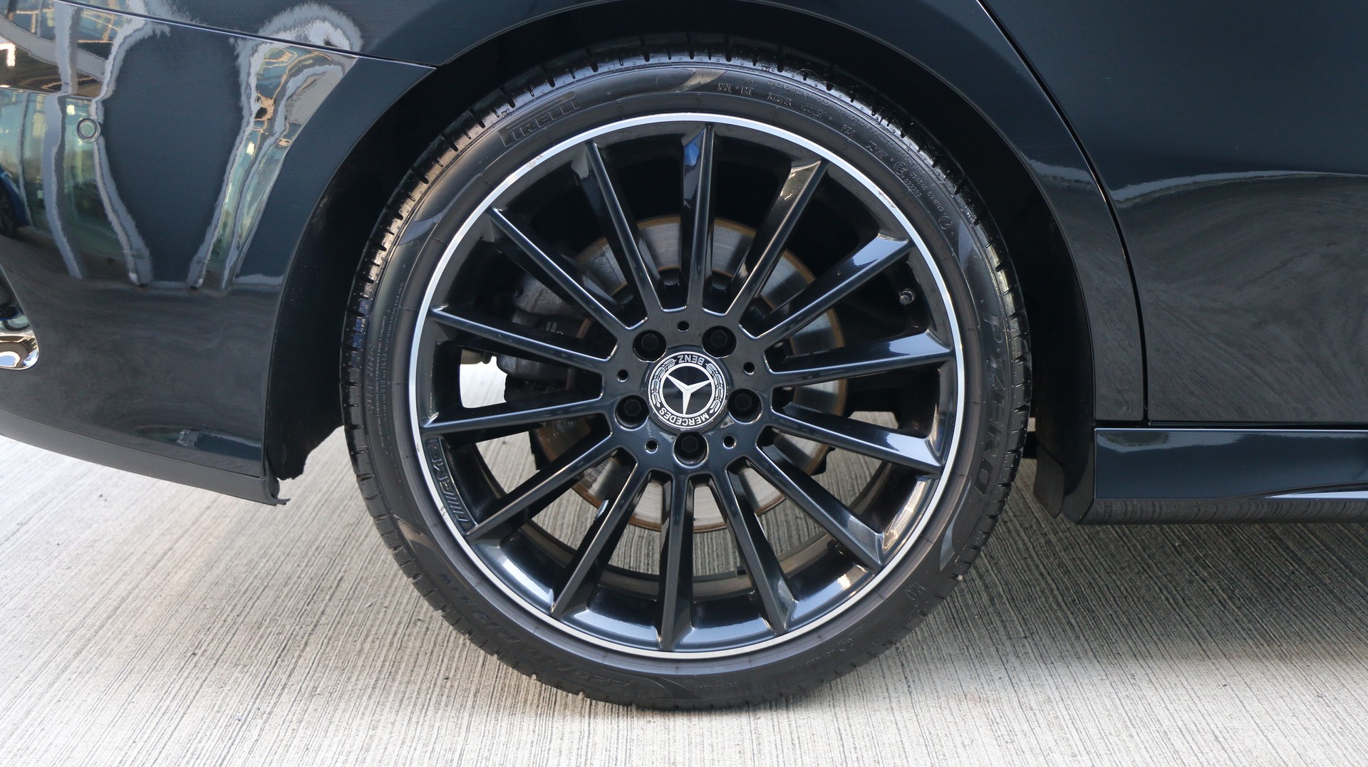 MERCEDES-BENZ A 250 4Matic AMG Line-image-9