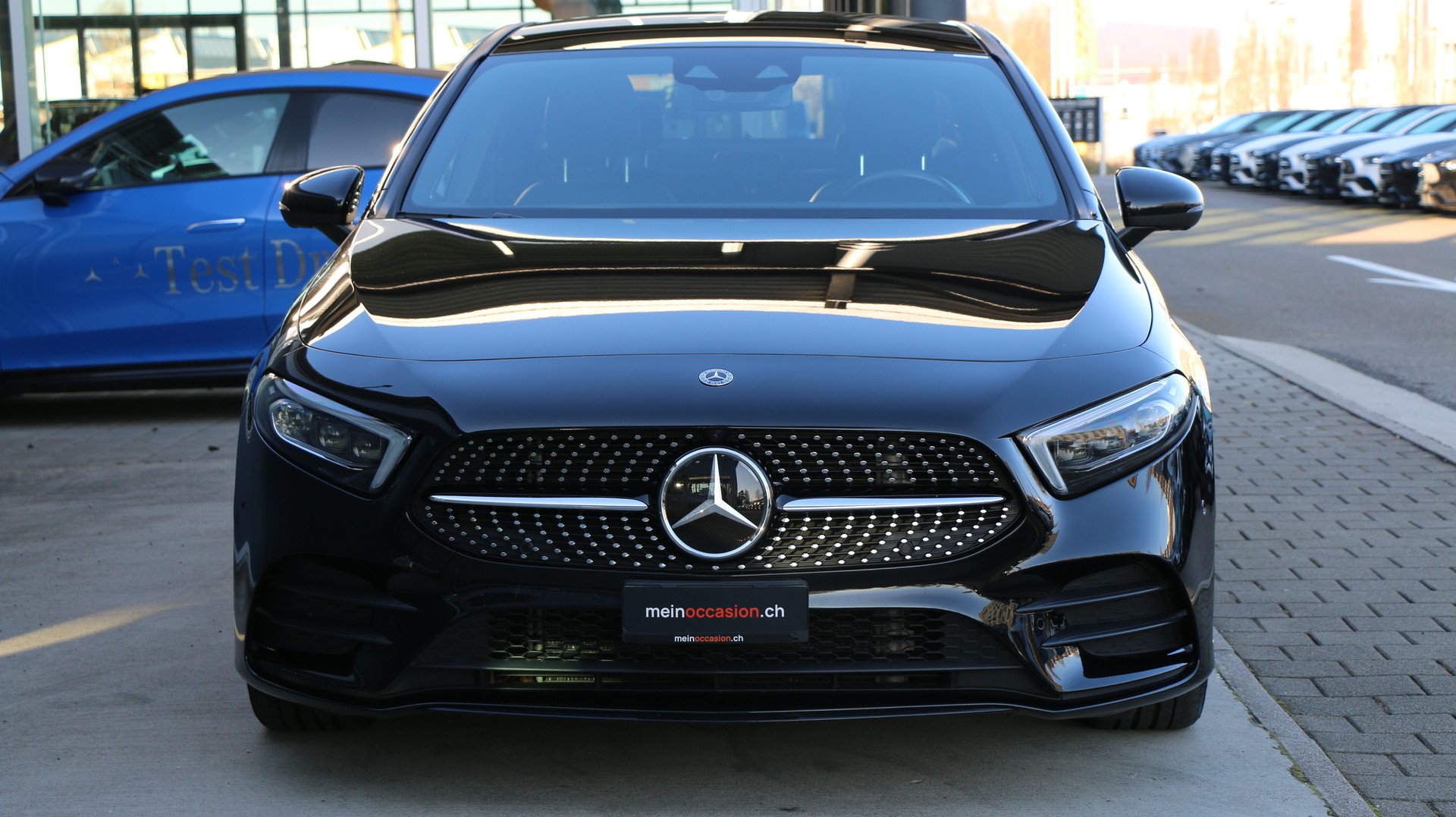 MERCEDES-BENZ A 250 4Matic AMG Line-image-6