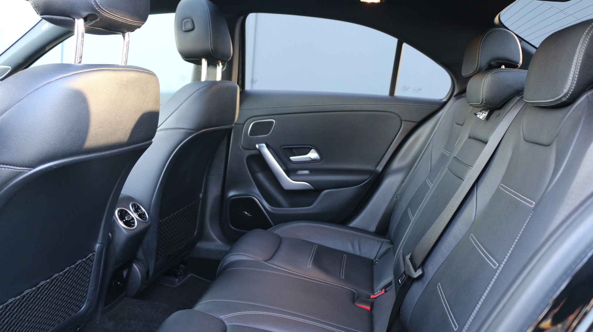 MERCEDES-BENZ A 250 4Matic AMG Line-image-13
