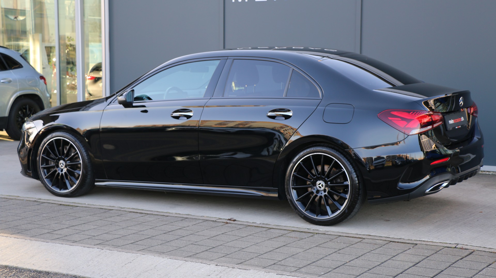 MERCEDES-BENZ A 250 4Matic AMG Line-image-3
