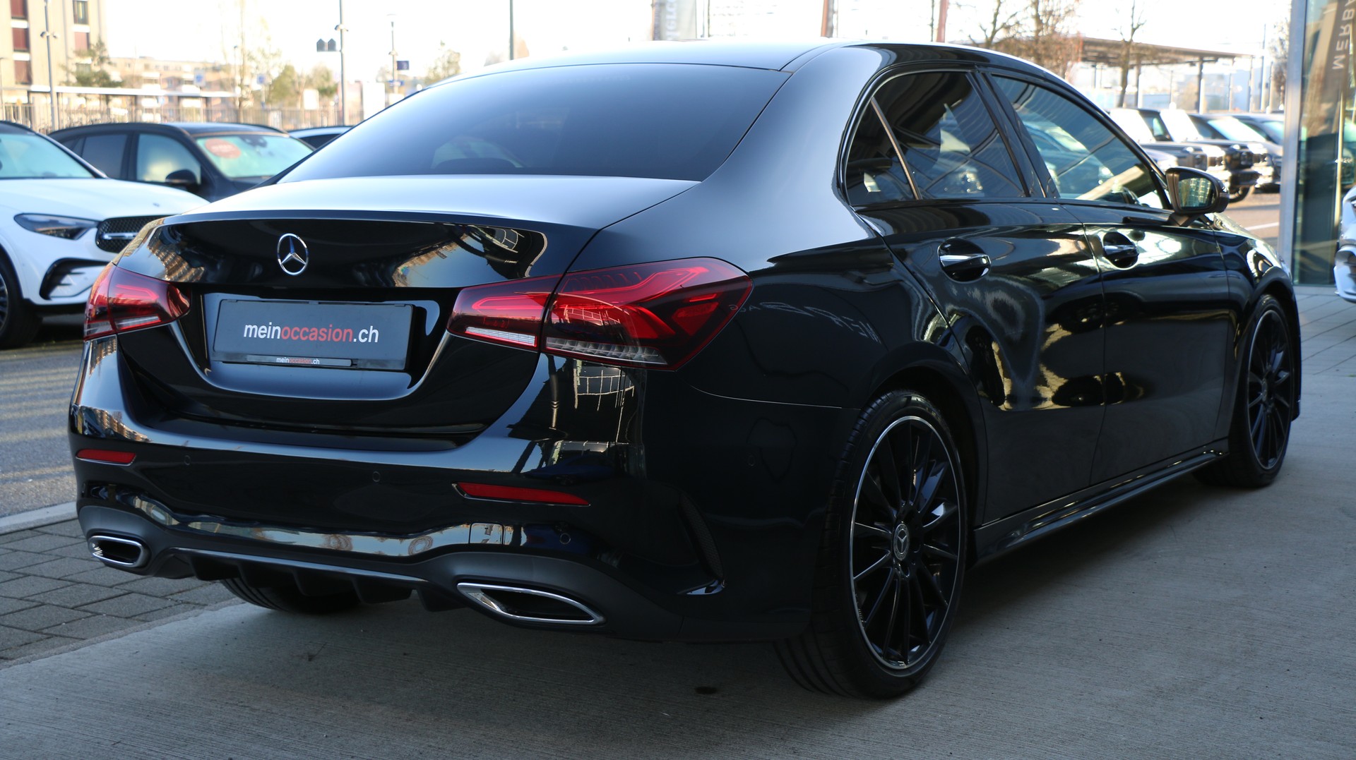 MERCEDES-BENZ A 250 4Matic AMG Line-image-4