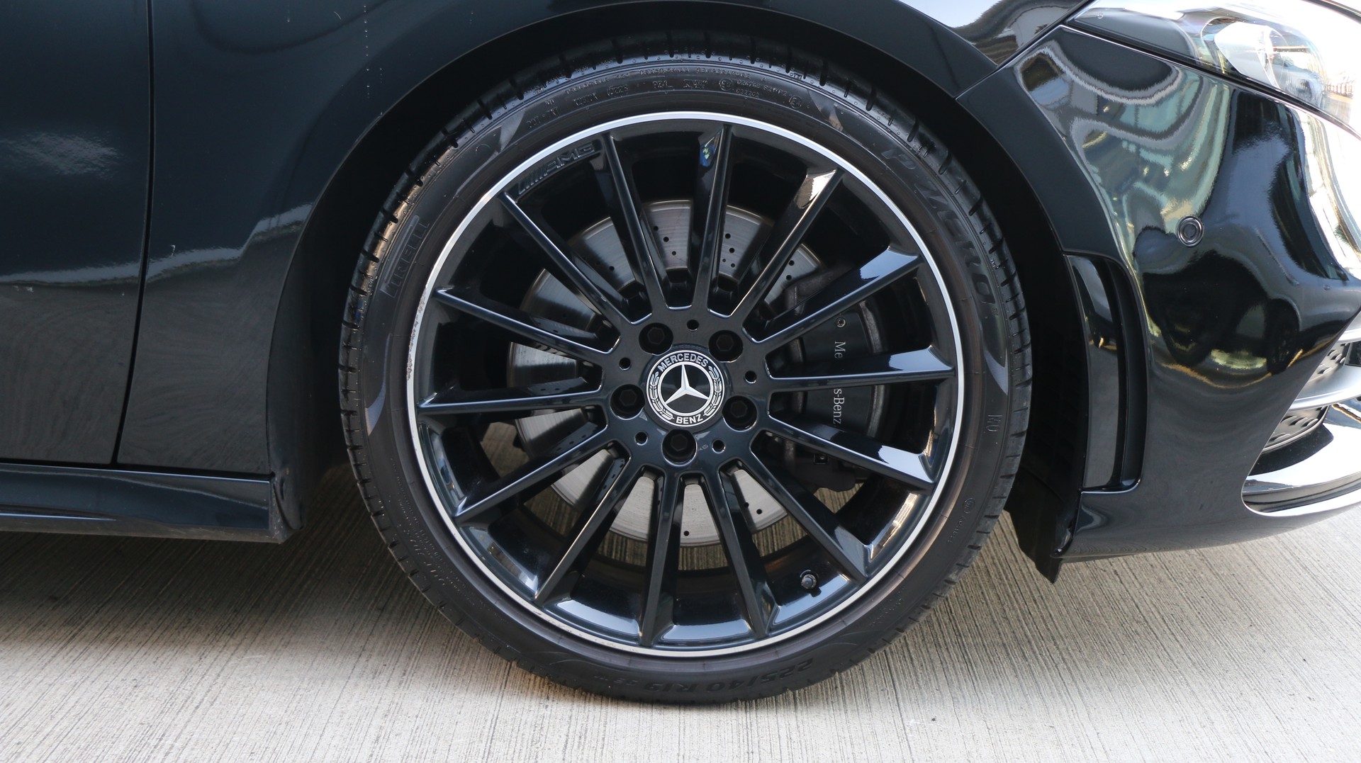 MERCEDES-BENZ A 250 4Matic AMG Line-image-10