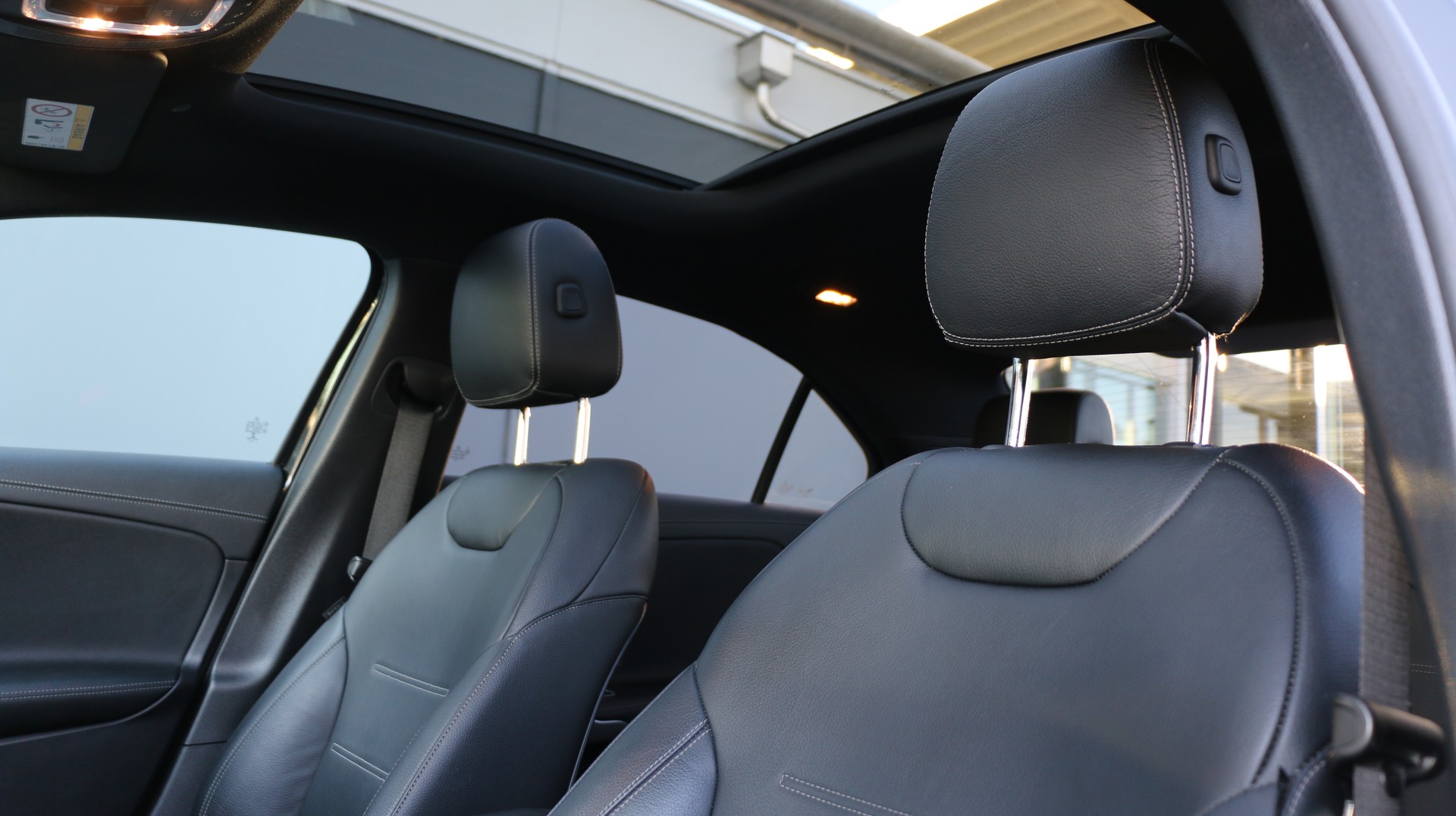 MERCEDES-BENZ A 250 4Matic AMG Line-image-11