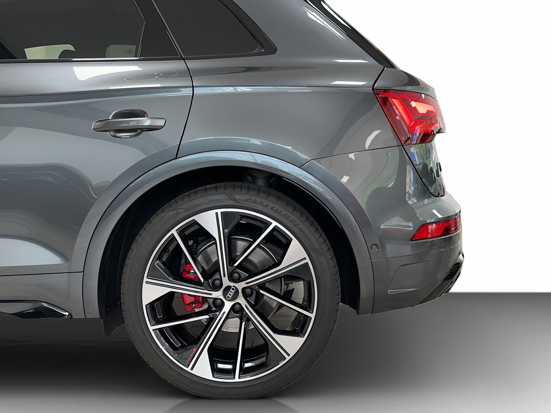 AUDI Q5 45 TFSI S-line quattro S-tronic-image-14