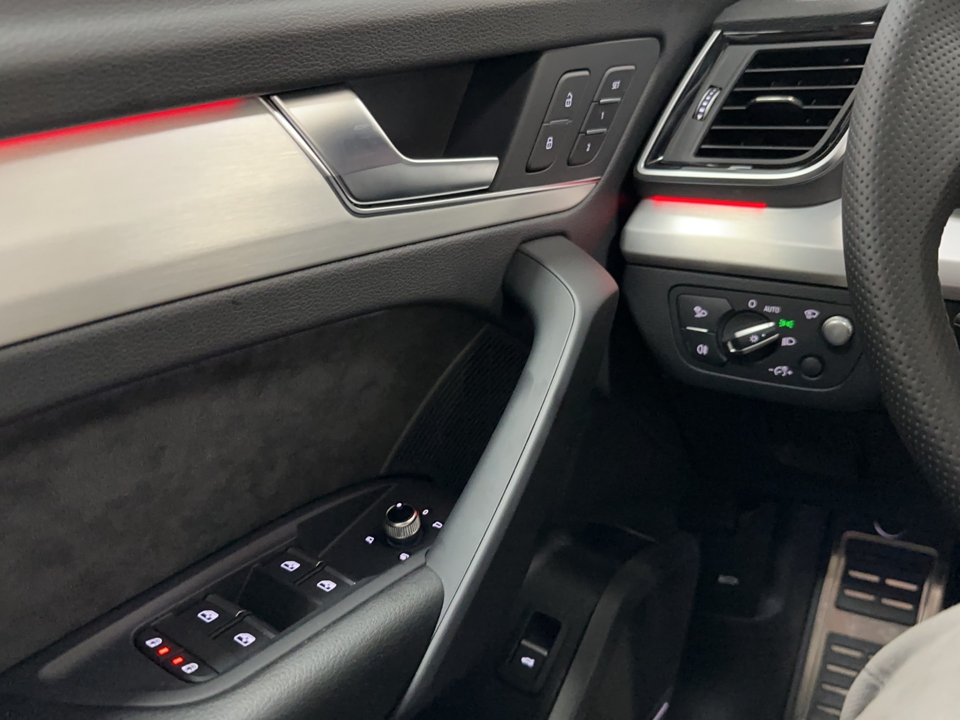 AUDI Q5 45 TFSI S-line quattro S-tronic-image-25