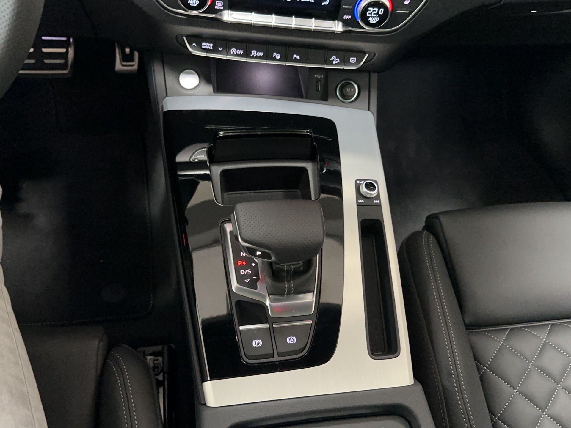 AUDI Q5 45 TFSI S-line quattro S-tronic-image-22