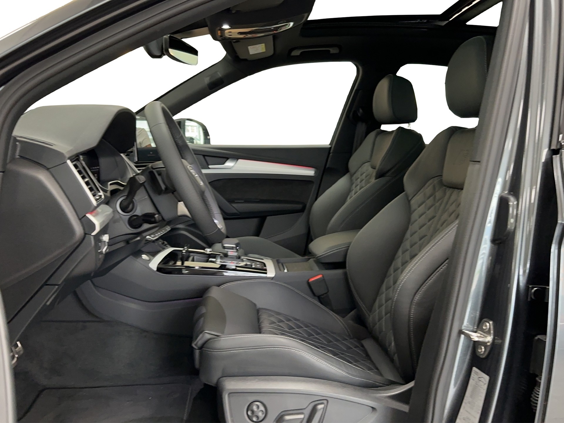 AUDI Q5 45 TFSI S-line quattro S-tronic-image-18